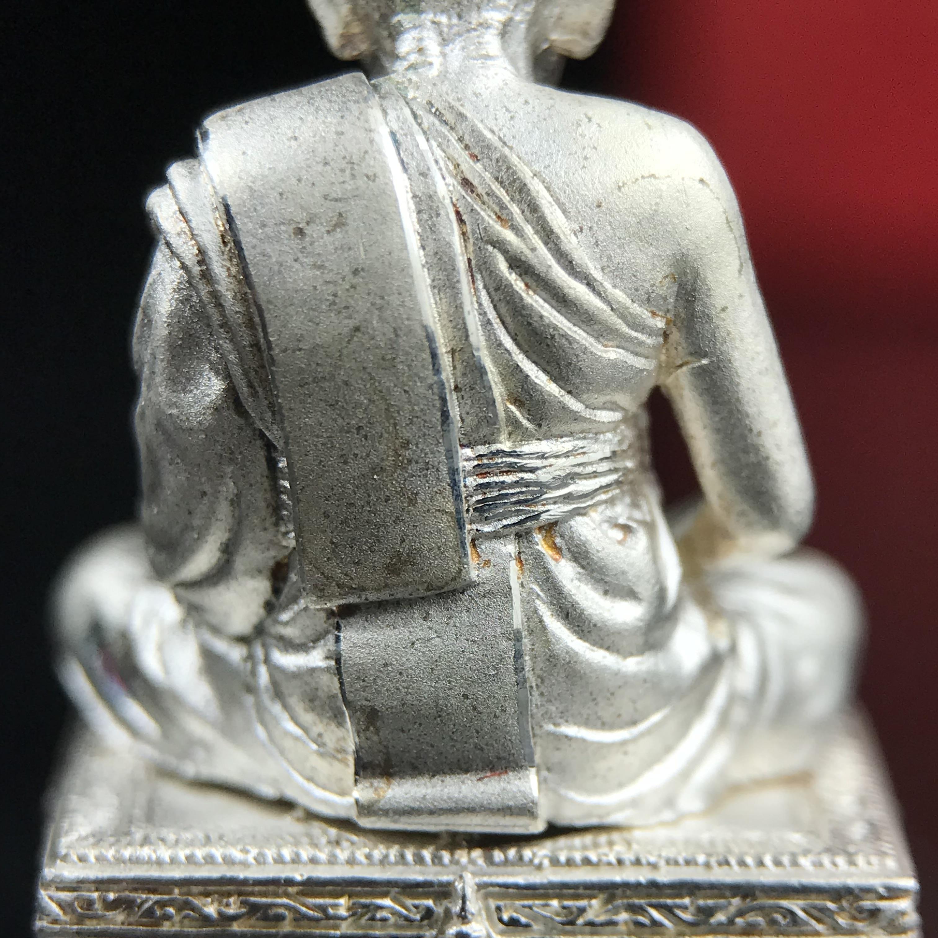 รูปหล่อหลวงพ่อเงิน วัดบางคลาน จ.พิจิตร พิมพ์หน้าเหมือนหลวงพ่อ "รุ่น 91 ปี กรมเสมียนตรา" กระทรวงกลาโหมจัดสร้างในปี 2543 พุทธาภิเษกใหญ่ 3 วัด 3พิธีวัดสุทัศน์ /วัดบางคลาน/วัดพระแก้ว เนื้อเงินปัดเงา(หายาก) พุทธศิลป์งดงามมากหายาก(ตอกโค๊ตหมาย ๑๖)