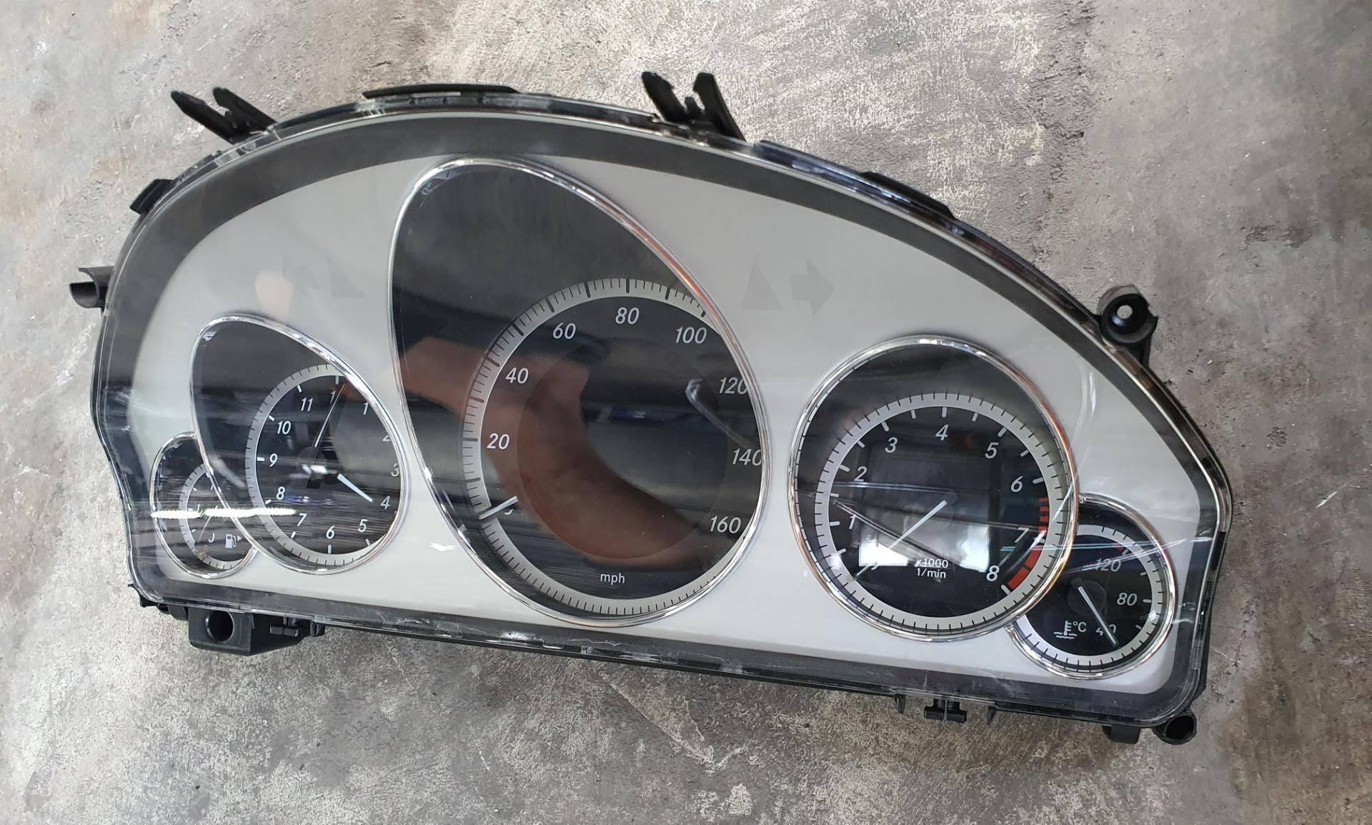 เรือนไมล์จอสี BENZ W207