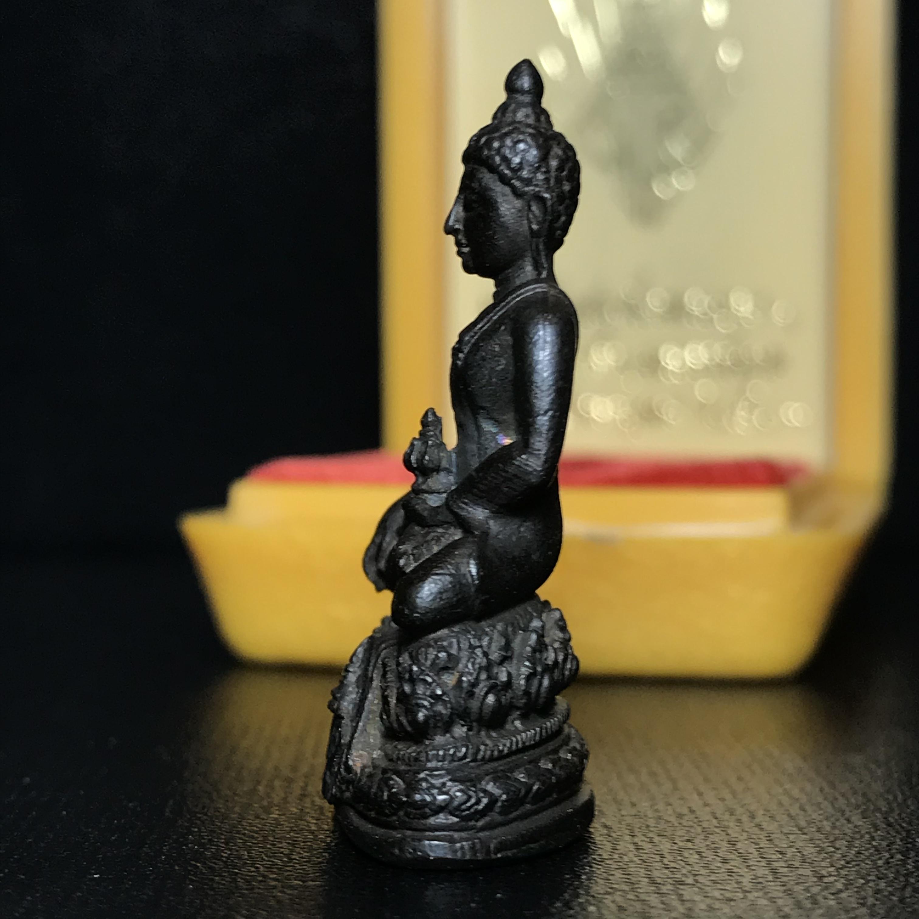 พระกริ่ง มวก(รุ่นแรก)พระราชทาน ปี2523 วัดบวรนิเวศ เนื้อนวโลหะกล่องบรรจุเดิม(หลวงปู่โต๊ะปลุกเสก)