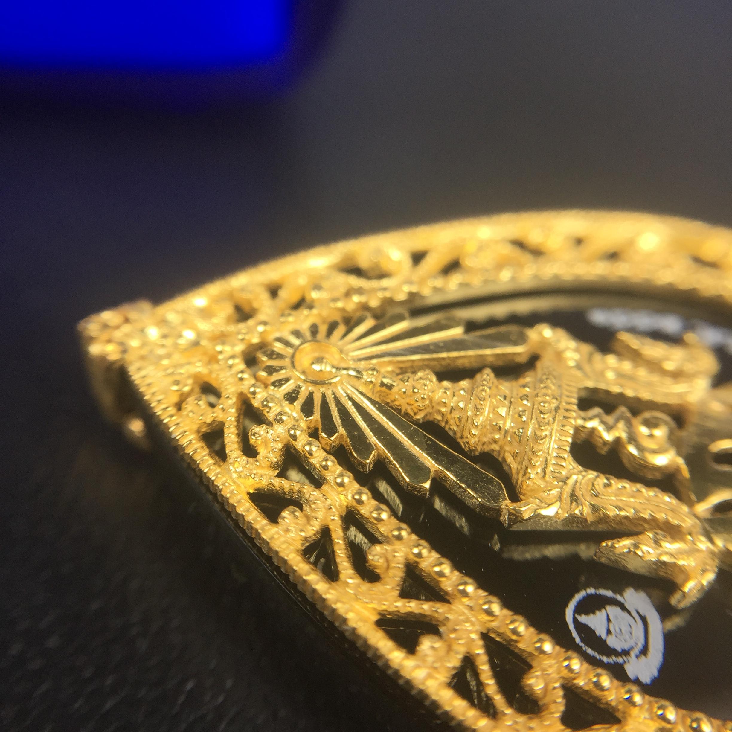 เหรียญพระพุทธชินราช ภปร. รูปหยดน้ำ โครงการ เพราะแผ่นดินนี้คือแผ่นดินเกิด เนื้อทองคำ (นน.รวม 7.3 กรัม) ปี2551 (ขนาด 21 x 29 มม.) (สวยงามหายาก)1ใน 3000องค์