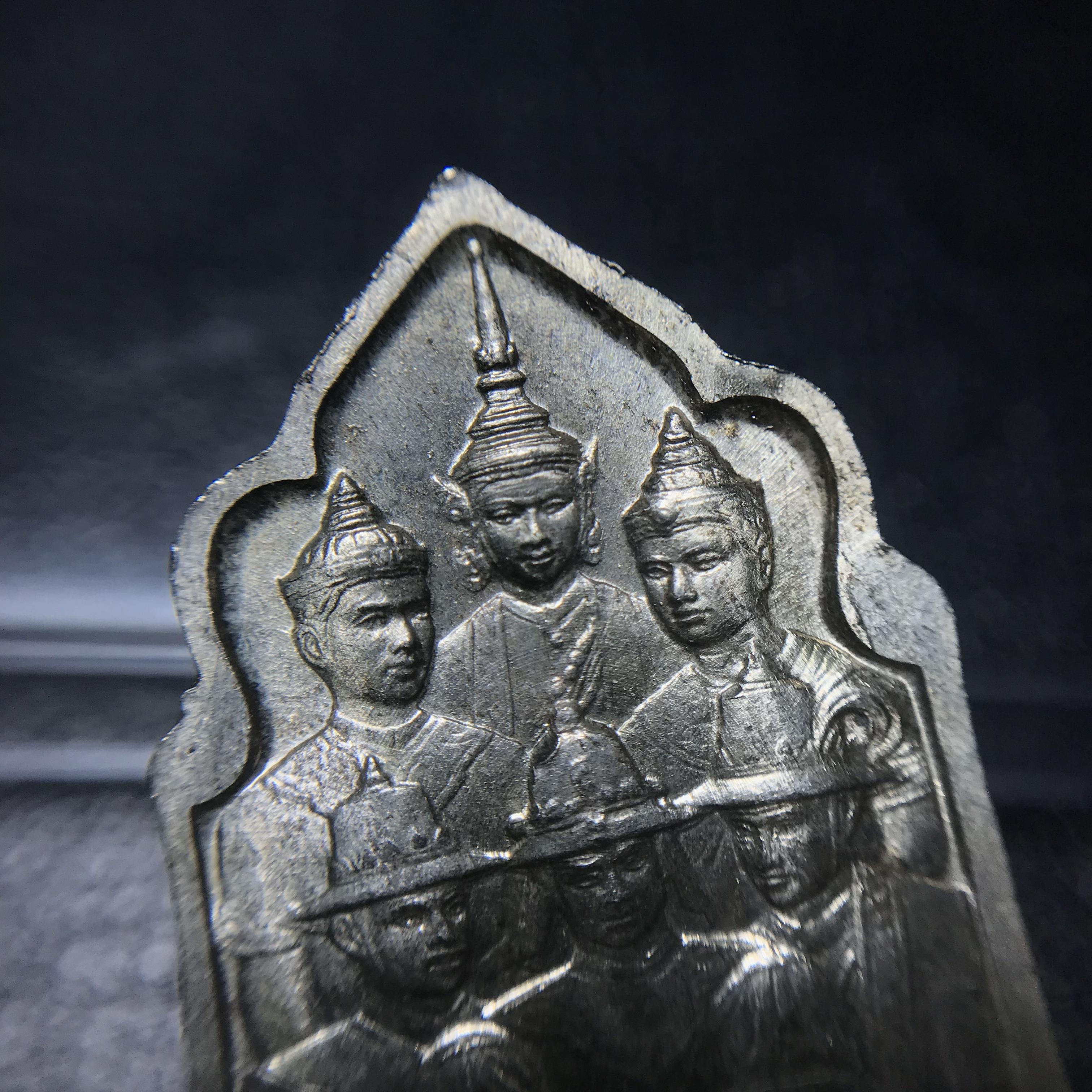 เหรียญนวมหาราชเฉลิมพระชนพรรษา 5 รอบ รัชกาลที่9 ปี 2530 เนื้อนวโลหะกล่องเดิม(หายาก)