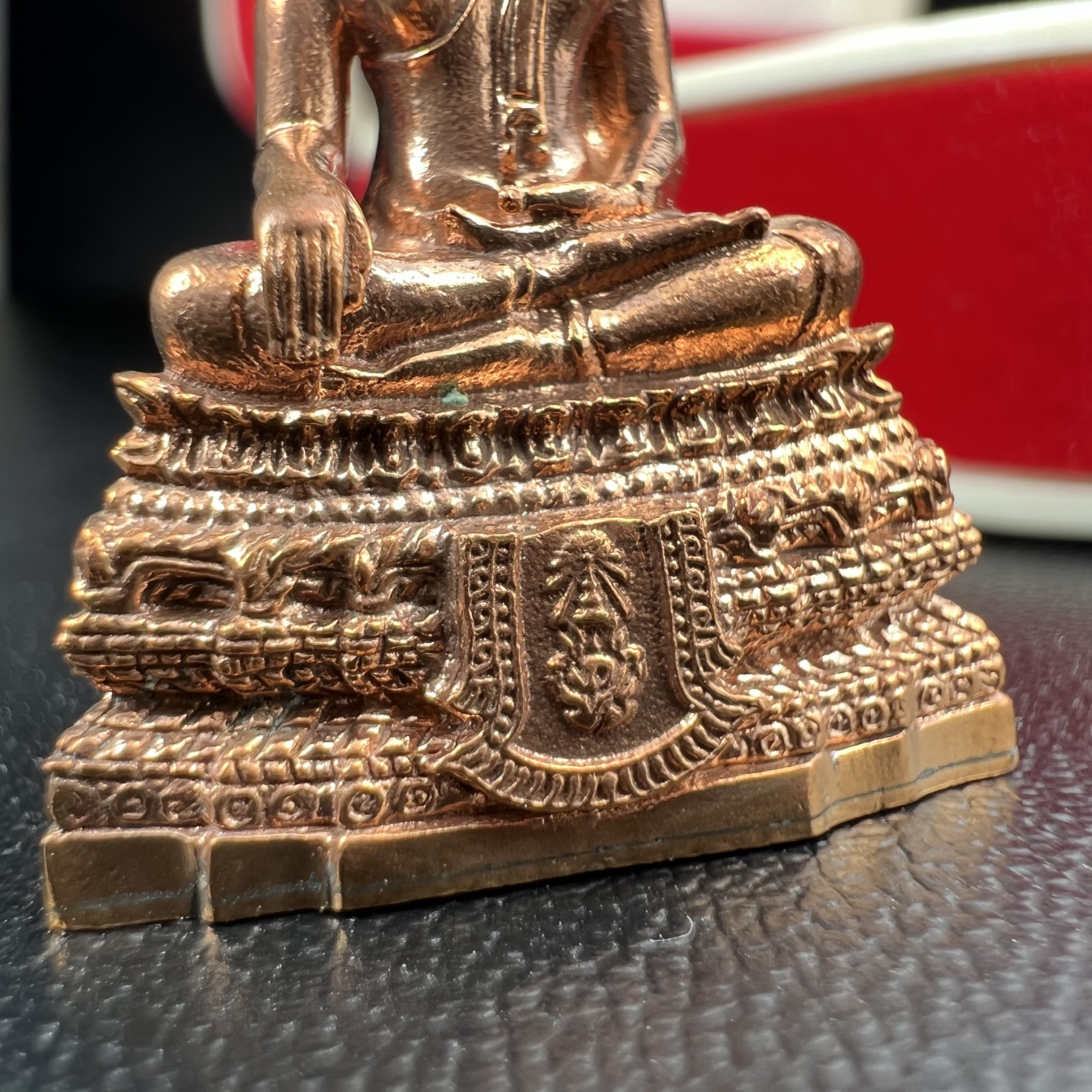 พระกริ่งพระพุทธชินสีห์ ภปร. (รุ่น2) เนื้อทองแดง กองทุนฟันเทียมพระราชทาน ในวโรกาสมหามงคล 80 พรรษา ปี 2550 (1 ใน 7499 องค์)