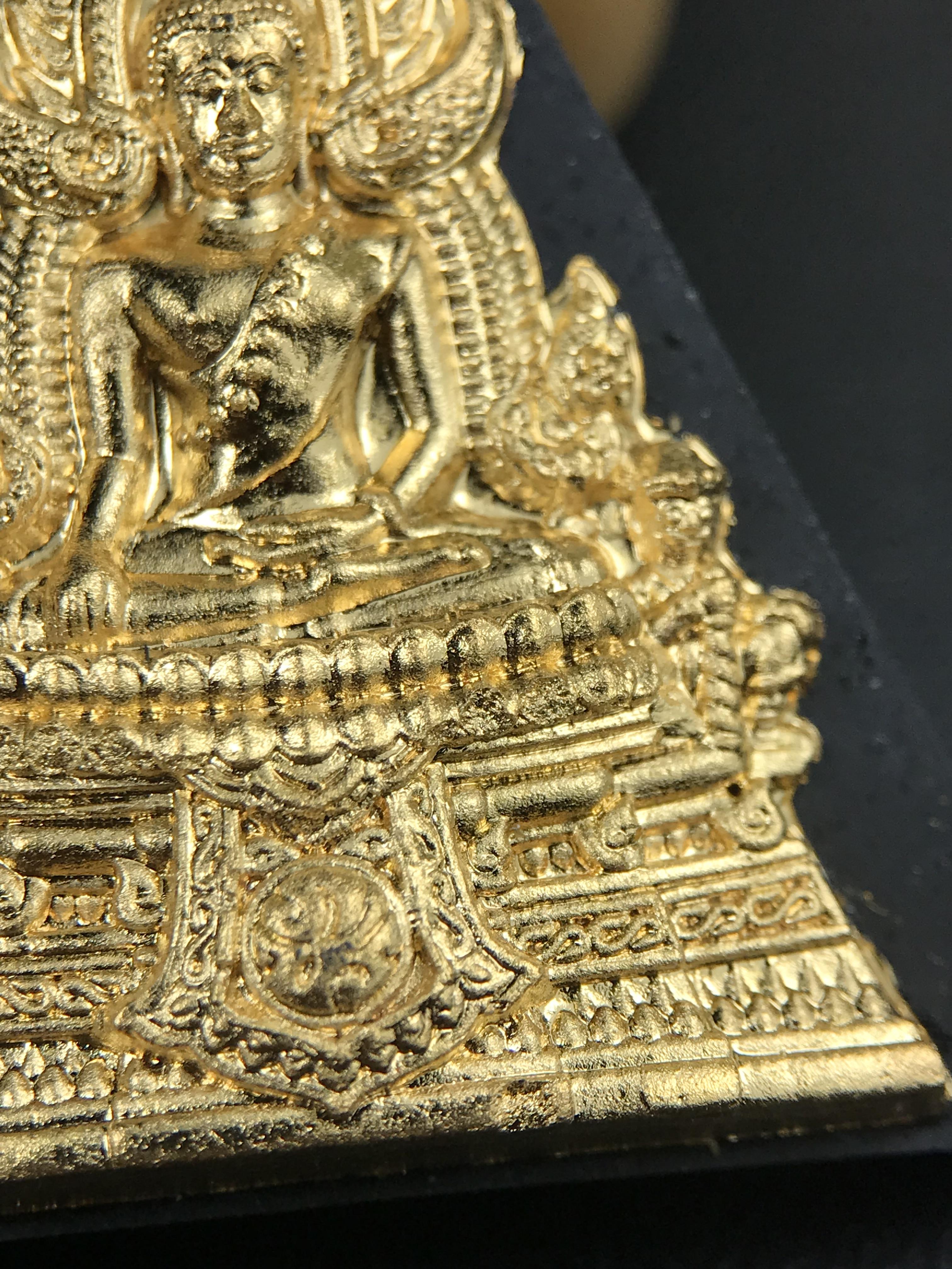 พระพุทธชินราช(จำลอง)ภปร. 84พรรษา เนื้อผงปิดทองด้านหน้า หลัง ภ.ป.ร. ยิงทอง(พระราชทานมวลสาร จิตรลดาและเส้นพระเจ้า ร.9(เส้นผม))ทรงคุณค่าอีกหนึ่งรุ่นยอดนิยม