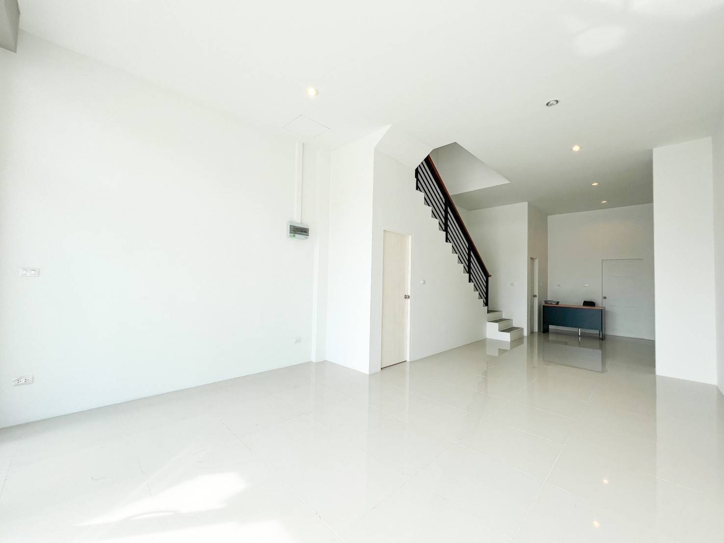 For Rent : Wichit, 3-Storey Commercial Building, 3 Bedrooms 4 Bathrooms