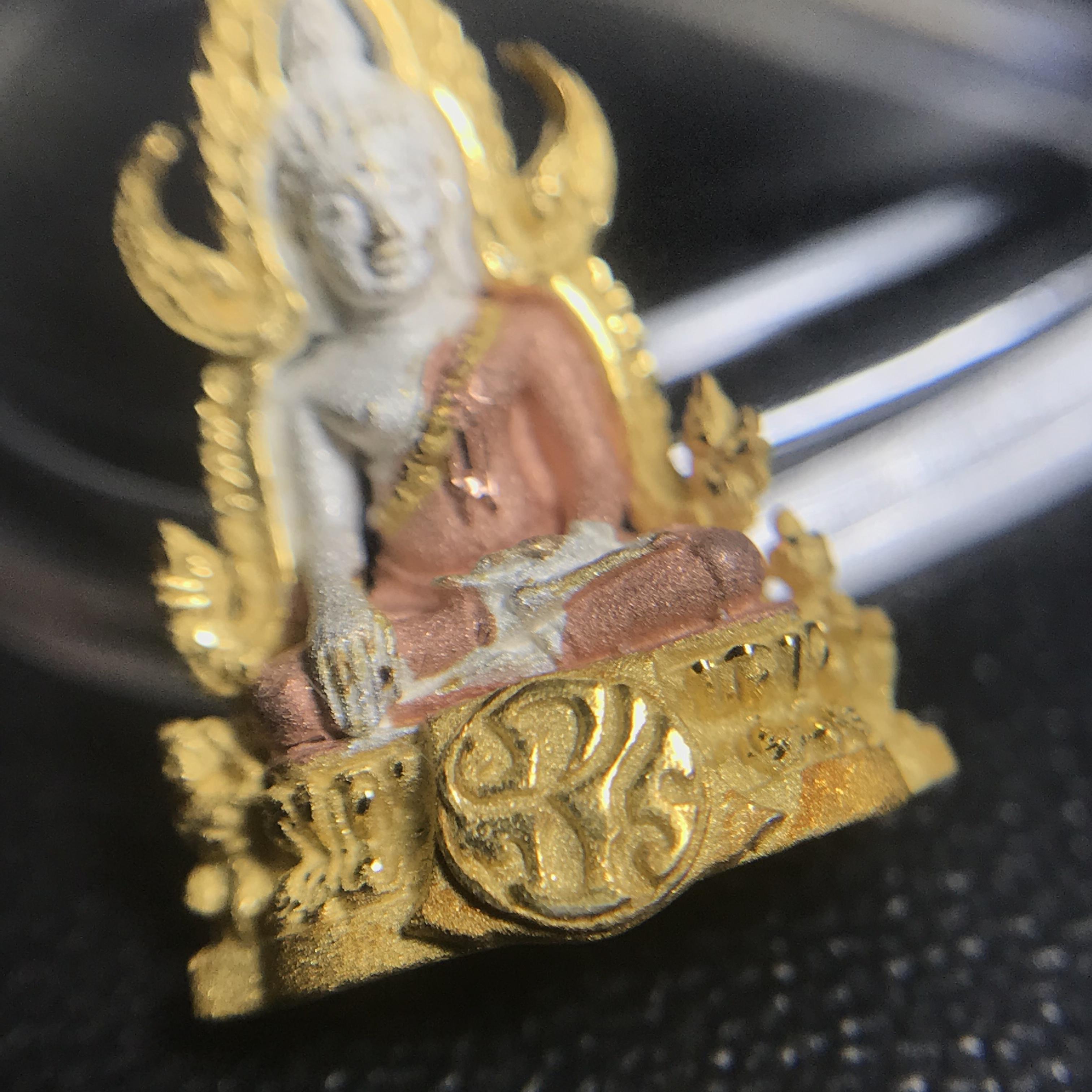 พระพุทธชินราช ภปร. โครงการ เพราะแผ่นดินนี้คือแผ่นดินเกิด เนื้อเงินชุบสามกษัตริย์ ปี2551 ขนาดหน้าตัก1/4นิ้ว (สวยงามหายาก)