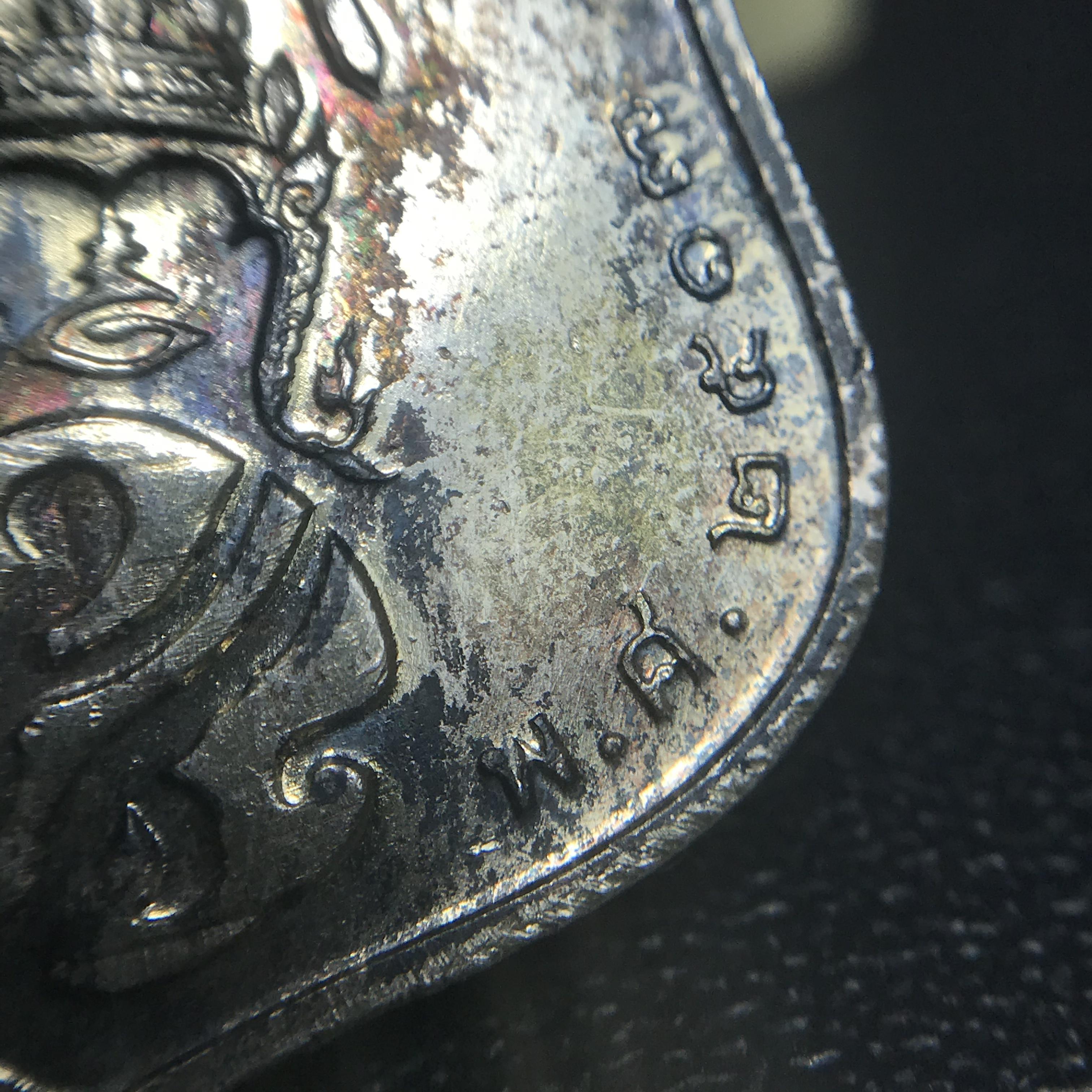 เหรียญในหลวงทรงผนวช กองทัพภาคที่3 ปี2517 เนื้อเงิน(ในหลวงรัชกาลที่9เสด็จในพิธี)(คัดสภาพสวย ผิวเดิม เส้นวงเดือนวิ่งคมชัด สวยมาก)(1ใน2000เหรียญ)