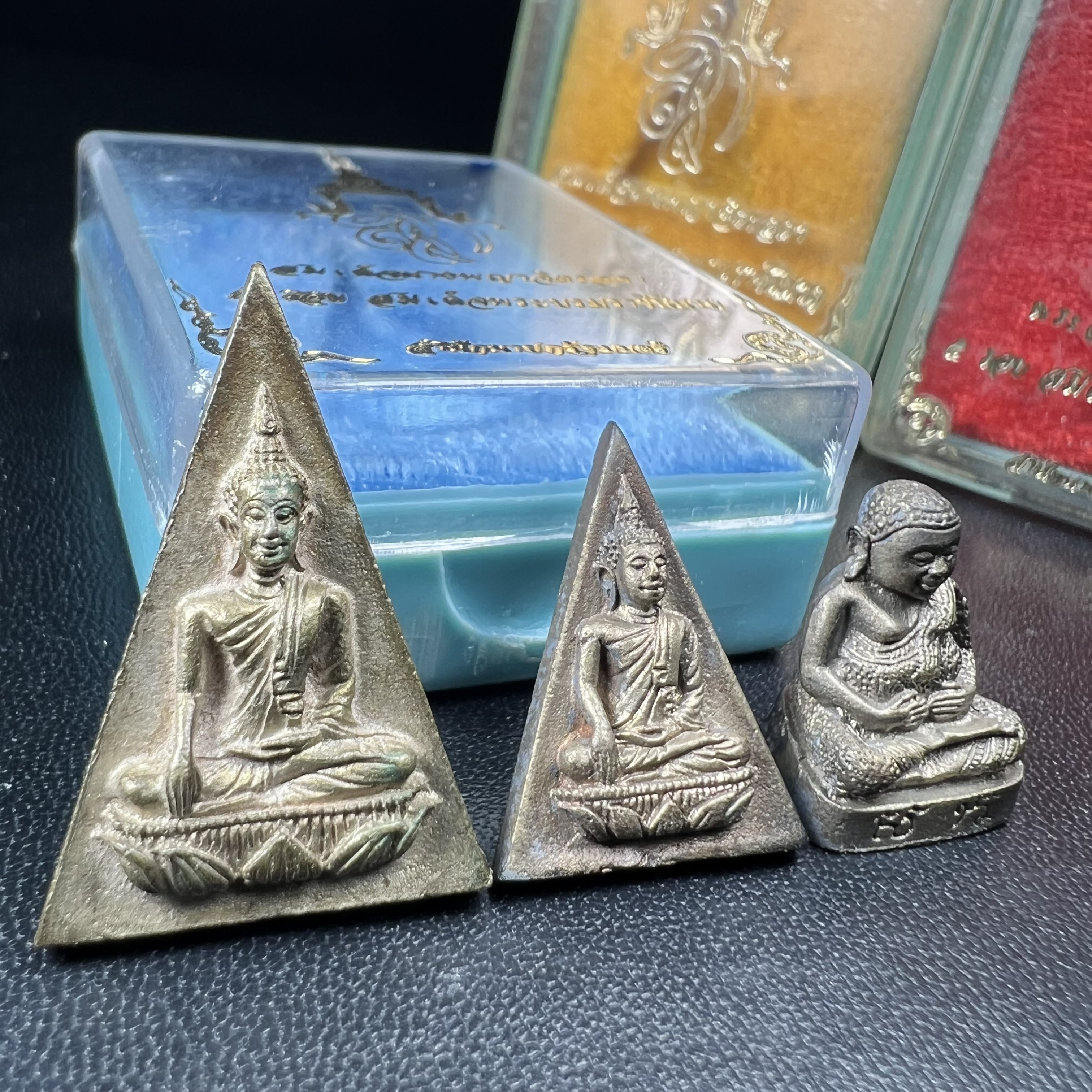 สมเด็จนางพญาจิตรลดา สก. พิมพ์ใหญ่และพิมพ์เล็ก + สมเด็จพระสังกัจจายน์ สก. ครบชุดเนื้อนวโลหะ(รวม 3 องค์) เฉลิมพระชนมพรรษา 5 รอบ สมเด็จพระบรมราชินีนาถ ปี 2535 จัดสร้างโดย สำนักนายกรัฐมนตรี (พิธีปลุกเสกใหญ่ 3 วาระ)(ในหลวง ร.๙ และพระราชินี เสด็จในพิธี)