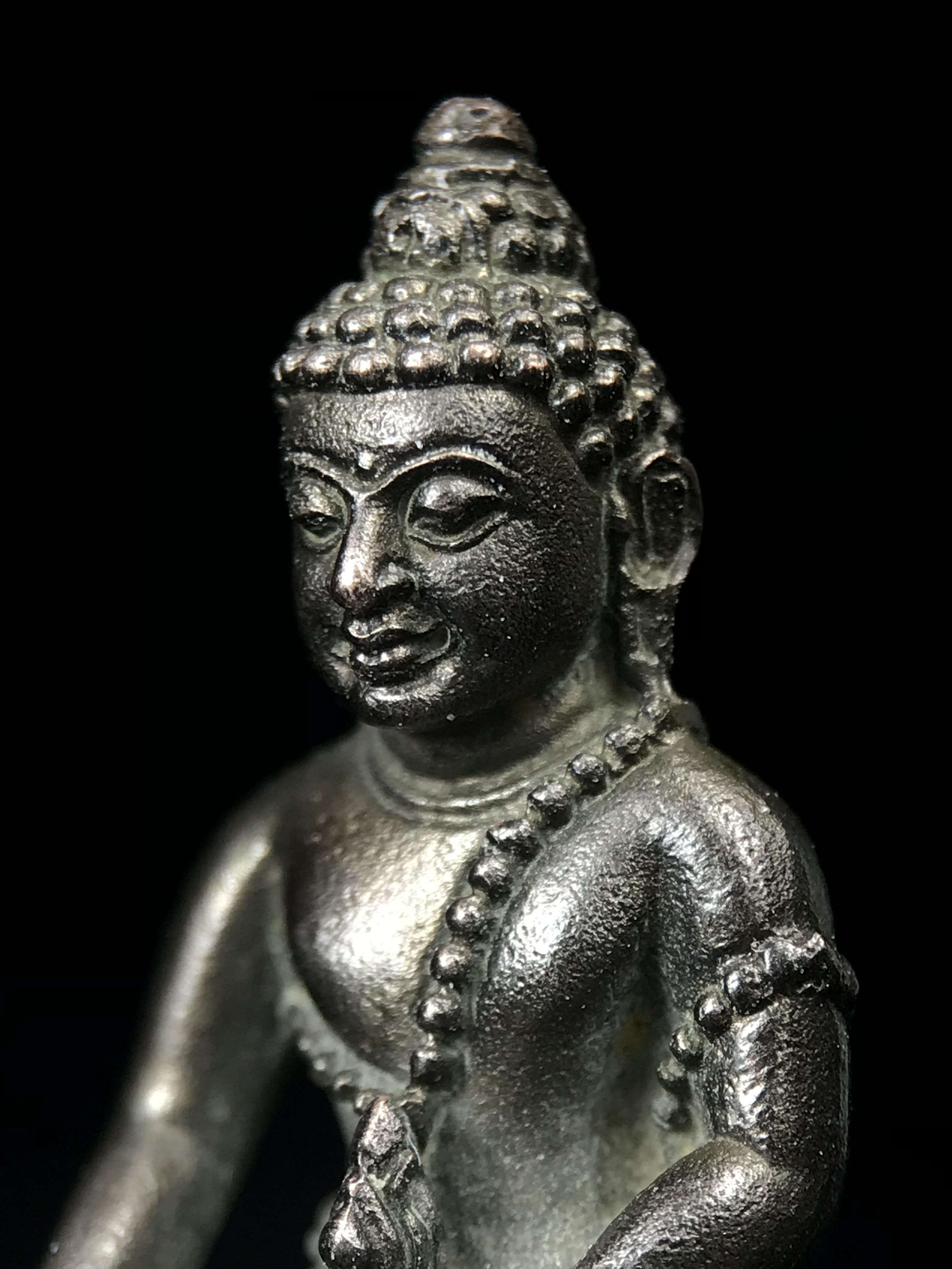 พระกริ่งศิรากาศ ภปร.(พระกริ่งคุ้มเกล้า)วัตถุมงคล"คุ้มเกล้าฯ" มูลนิธิ “คุ้มเกล้า” ในพระบรมราชูปถัมภ์ จัดสร้าง โรงพยาบาลภูมิพล เนื้อนวโลหะ(พิมพ์หน้าไทย)(ในหลวงรัชกาลที่9เสด็จเททอง)(พิธีใหญ่)(นิยม)