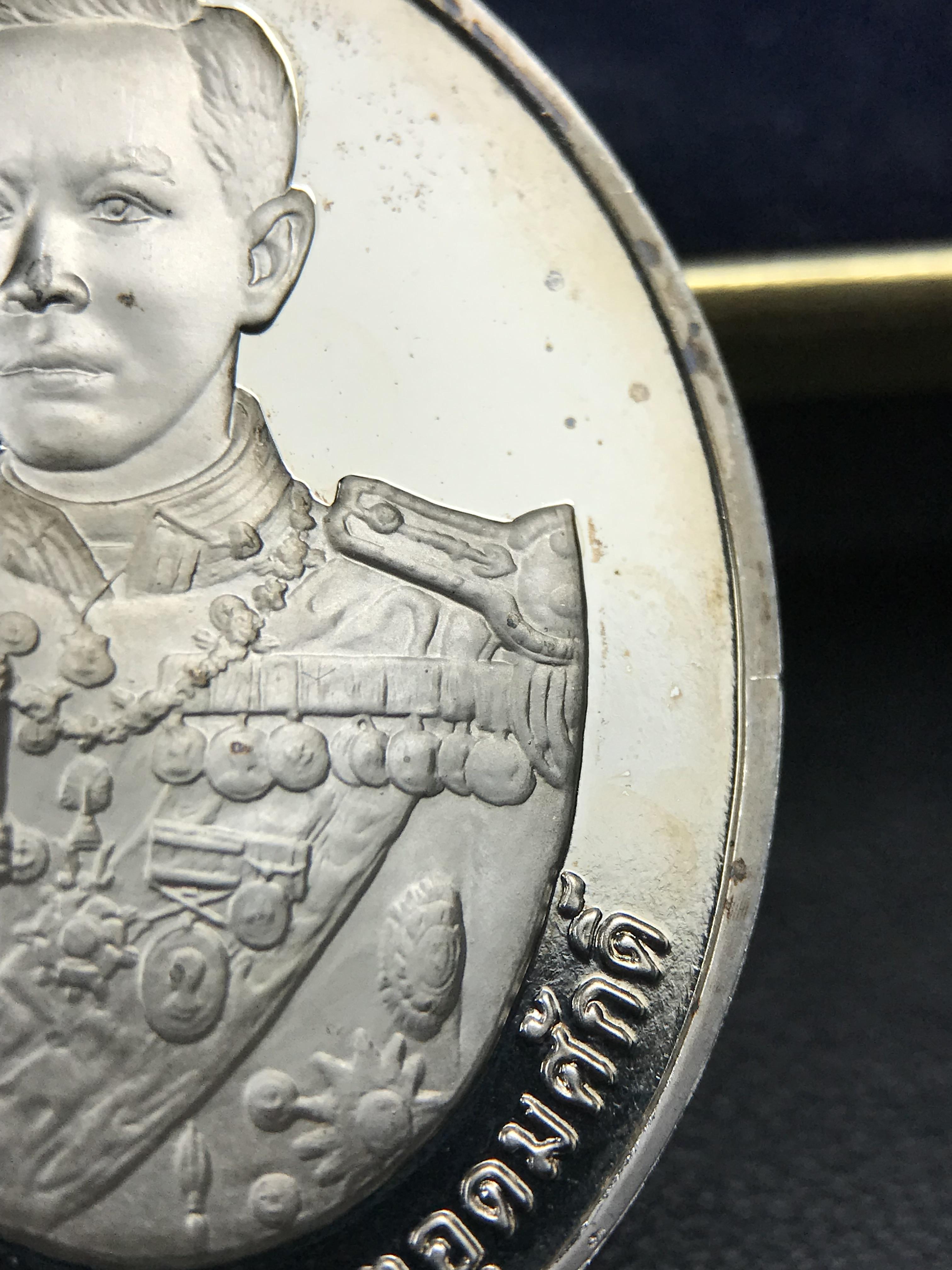 เหรียญหลวงพ่อเงิน – กรมหลวงชุมพรฯ วัดบางคลาน เหรียญไข่สองหน้า เนื้อเงิน 99.99% ขัดเงา ขนาดสูง 3.1 ซม. ประกอบพิธีมหาพุทธาภิเษก ณ อุโบสวัดหิรัญญาราม(วังตะโก) บางคลาน จ.พิจิตร เมื่อวันอังคารที่ 3 มี.ค.2541( เหรียญออกโดยโรงงานกษาปณ์ เพิร์ธ ประเทศออสเตรเลีย )