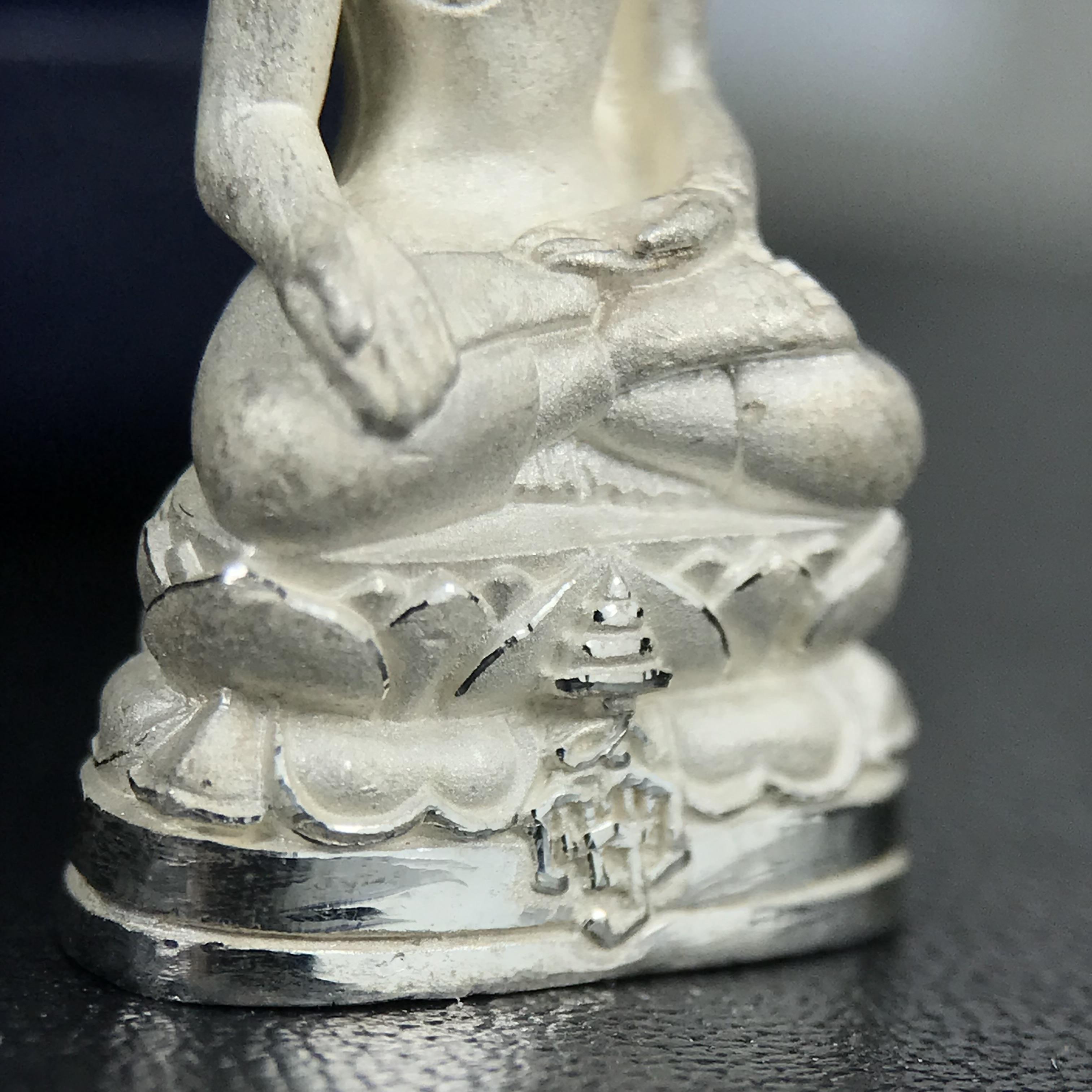 พระกริ่งไพรีพินาศ ญสส.มูลนิธิพิทักษ์ดวงตาประชาชน ฉลองศิริราชสมบัติครองราชย์ 50 ปี รัชกาลที่ 9 เนื้อเงินบริสุทธิ์ 99.9% ขนาดสูง 2.8 ซม. พร้อมกล่องบรรจุเดิมและการ์ดใบรับรองเดิมครบสมบูรณ์(องค์หมายเลข ๖๖๘๐)