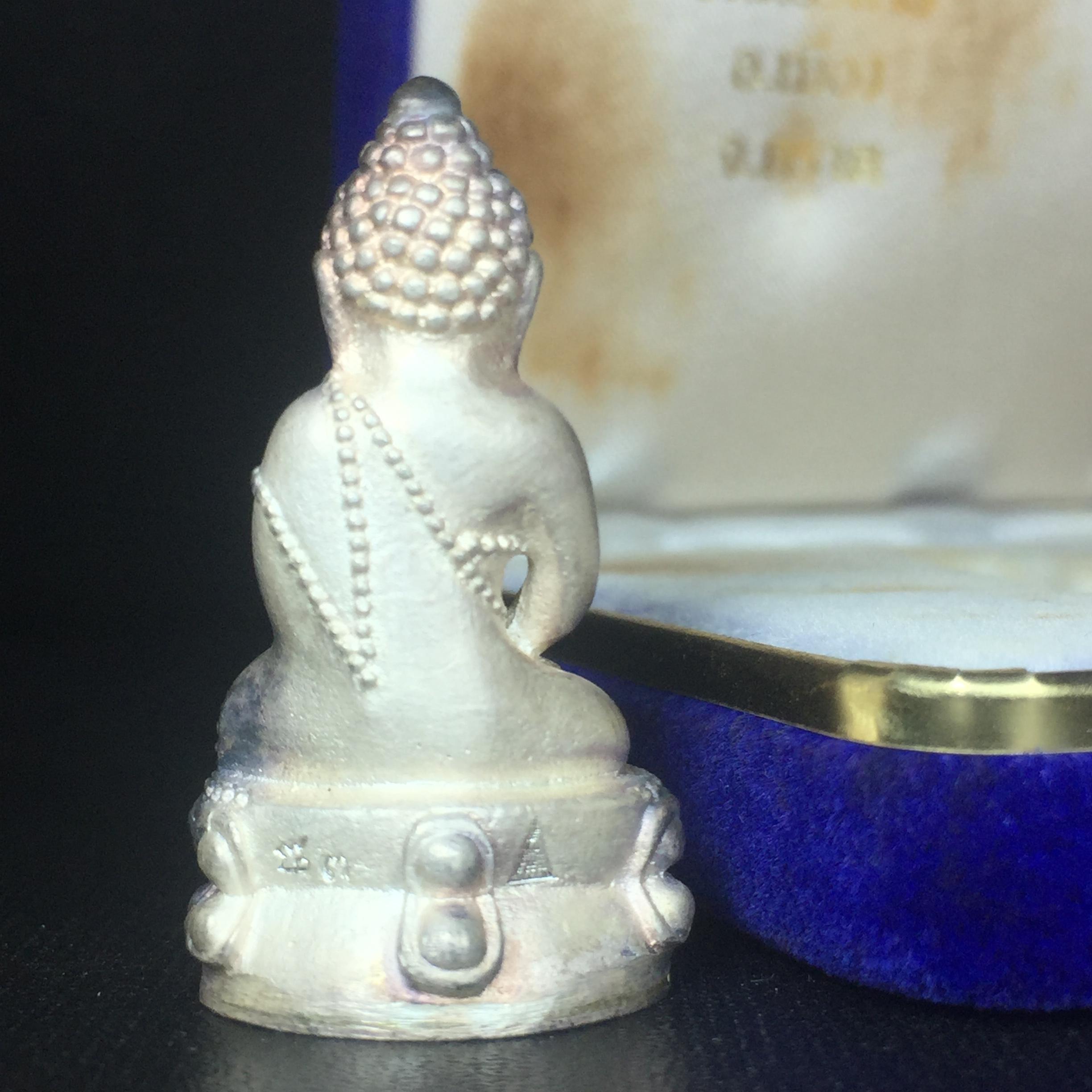 พระกริ่งรุ่นสร้างเจดีย์ วัดคีรีวิหาร ปี 2538 เนื้อเงิน(สภาพผิวสวยเดิม) ที่ระลึกในวาระครบ 5 รอบของ สมเด็จพระวันรัต(จุนท์ พฺรหฺมคุตฺโต) วัดบวรนิเวศวิหาร(เนื้อเงินตอกโค๊ตด้านหลังและเลขใต้ฐาน องค์นี้หมายเลข 360(ผลรวมได้9 เลขมงคล))(1 ใน 561 องค์)หายาก!!