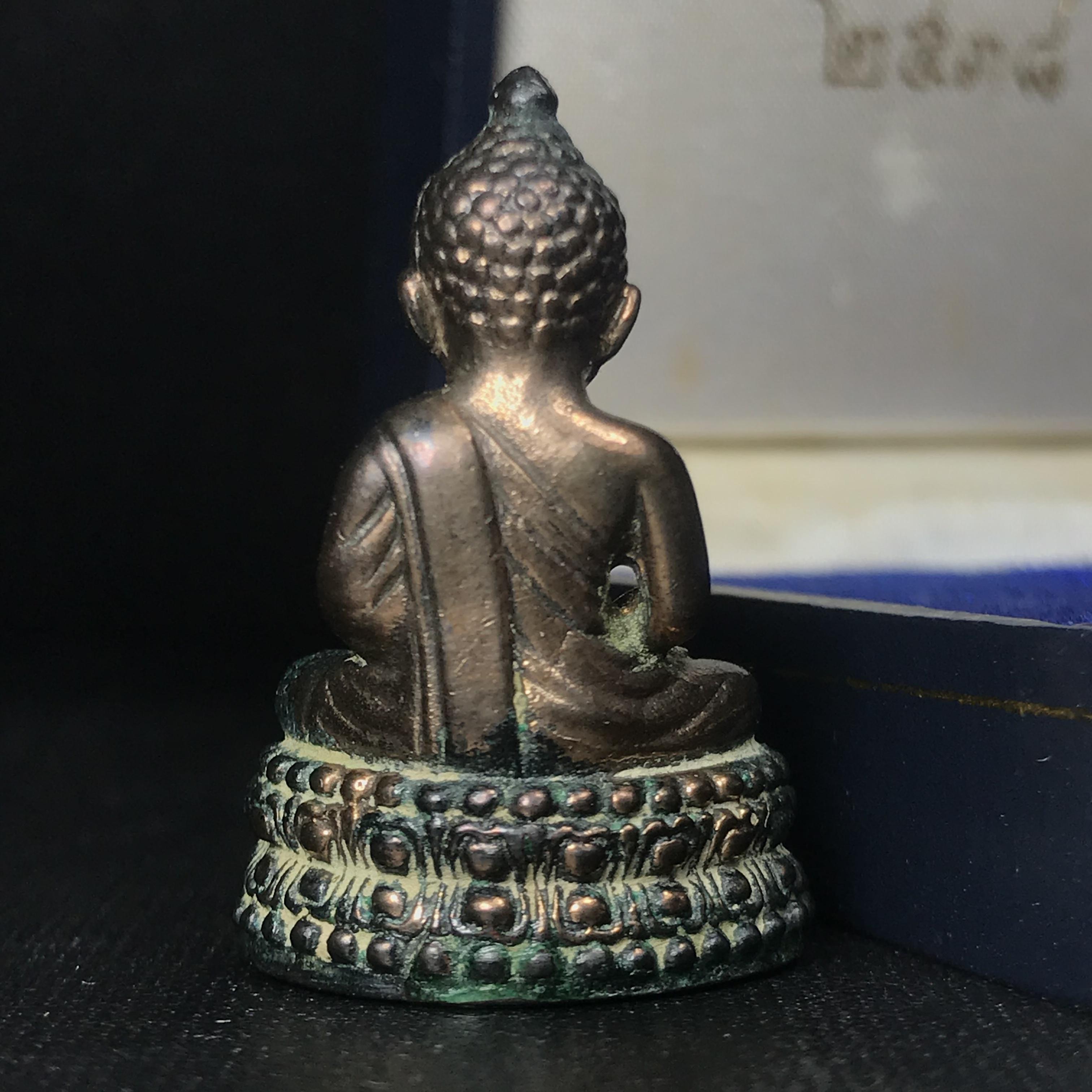 พระนิรันตราย ปี2538 วัดบวรนิเวศ เนื้อนวโลหะเต็มสูตร(ผสมทองคำ)(อุดผงจิตรดาและเส้นเกษา)(นิยมหายาก)