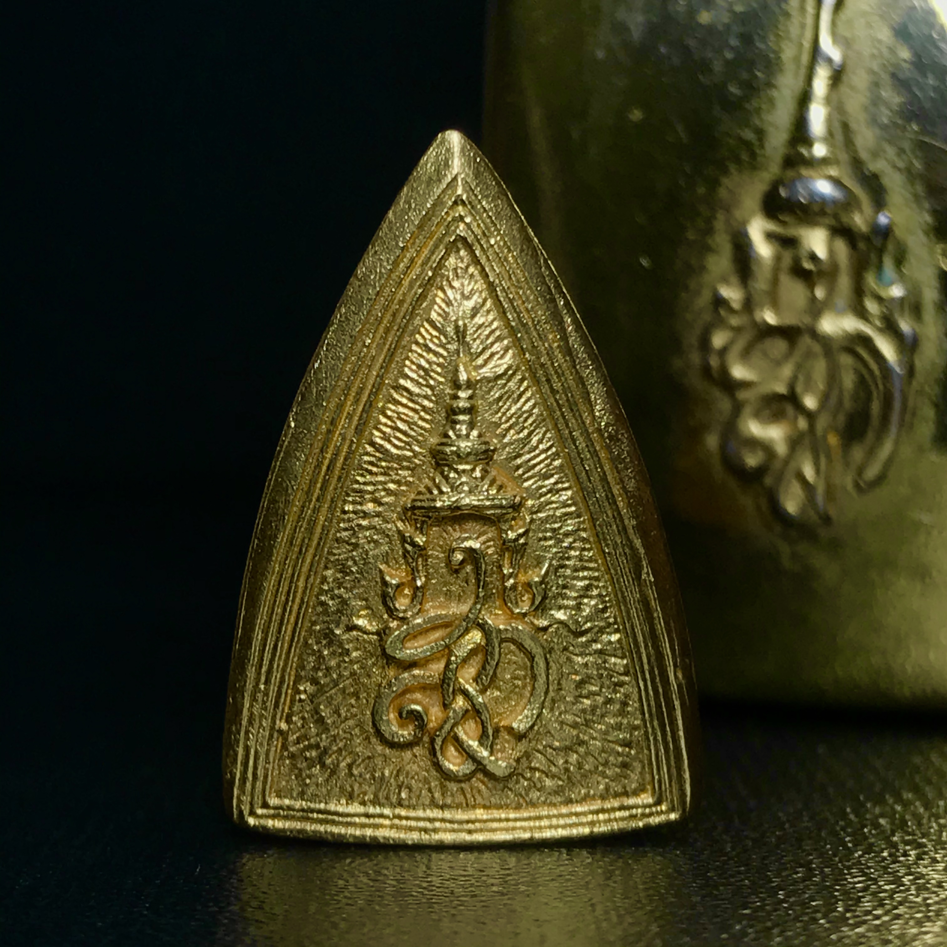 พระสมเด็จนางพญา ส.ก. ปี2535 เนื้อทองคำ พิมพ์ใหญ่ 5รอบพระราชินี หลวงปู่โต๊ะปลุกเสก(ในหลวงและพระราชินีเสด็จในพิธี) พร้อมกล่องบรรจุเดิม(นิยม)