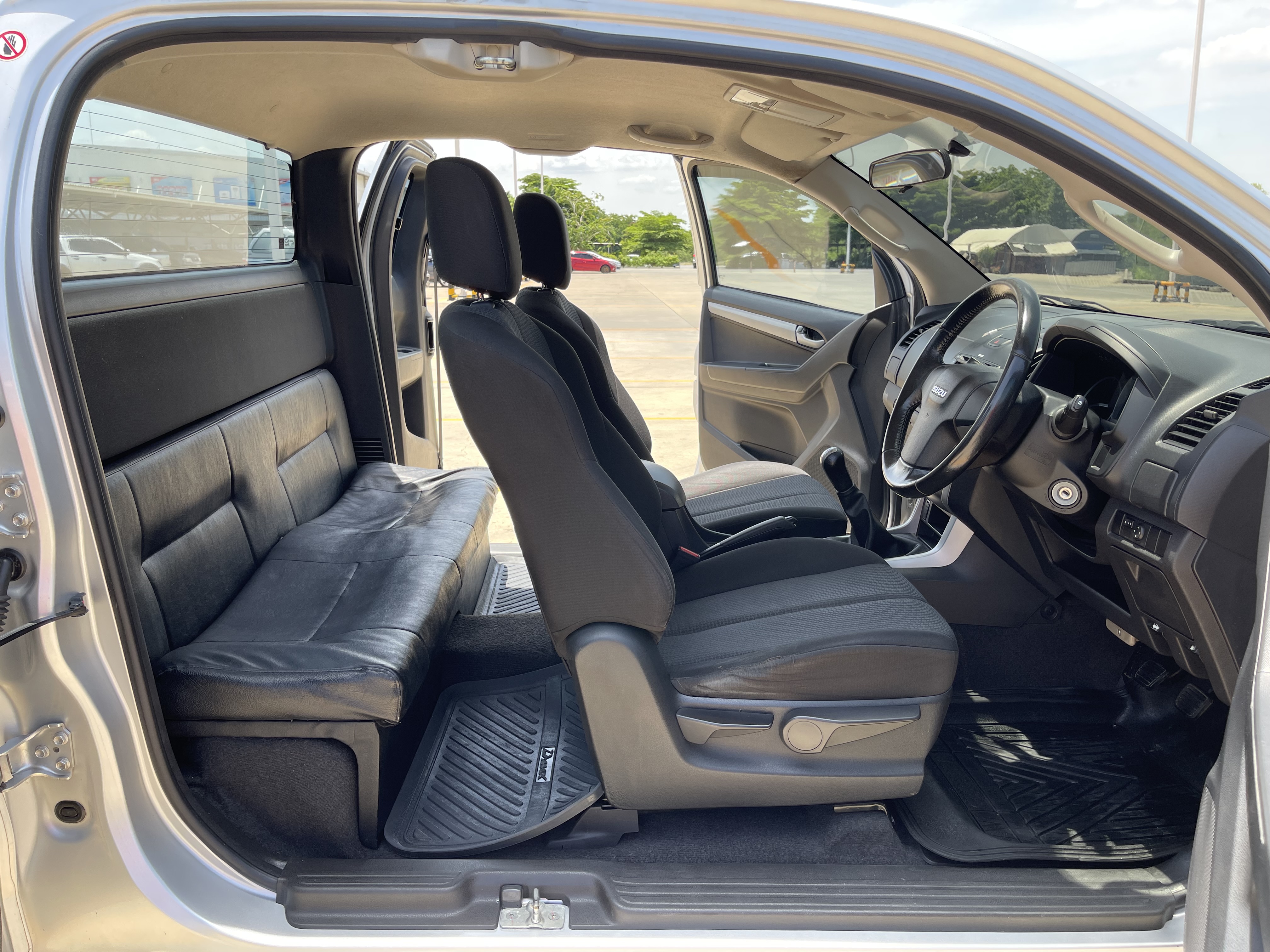 Isuzu Dmax All New Cab Hilander 2.5 Vgs Z Dvd 2014 เงิน