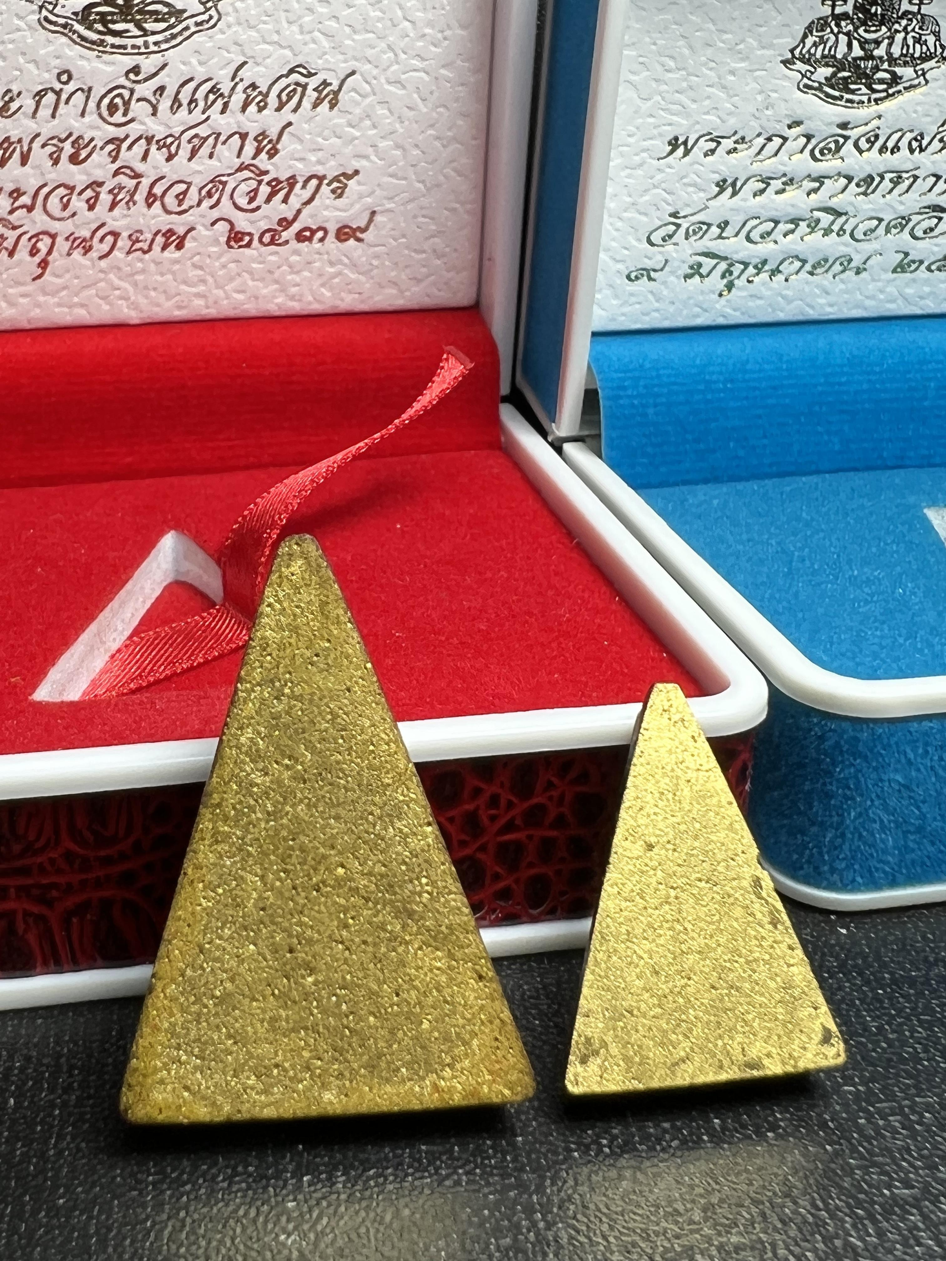 พระกำลังแผ่นดิน พระราชทาน วัดบวรนิเวศวิหาร ปี2539 พิมพ์ใหญ่-พิมพ์เล็ก กรรมการ (ในหลวง รัชกาลที่ 9 พระราชทานมวลสารจิตรลดา)นิยมหายาก