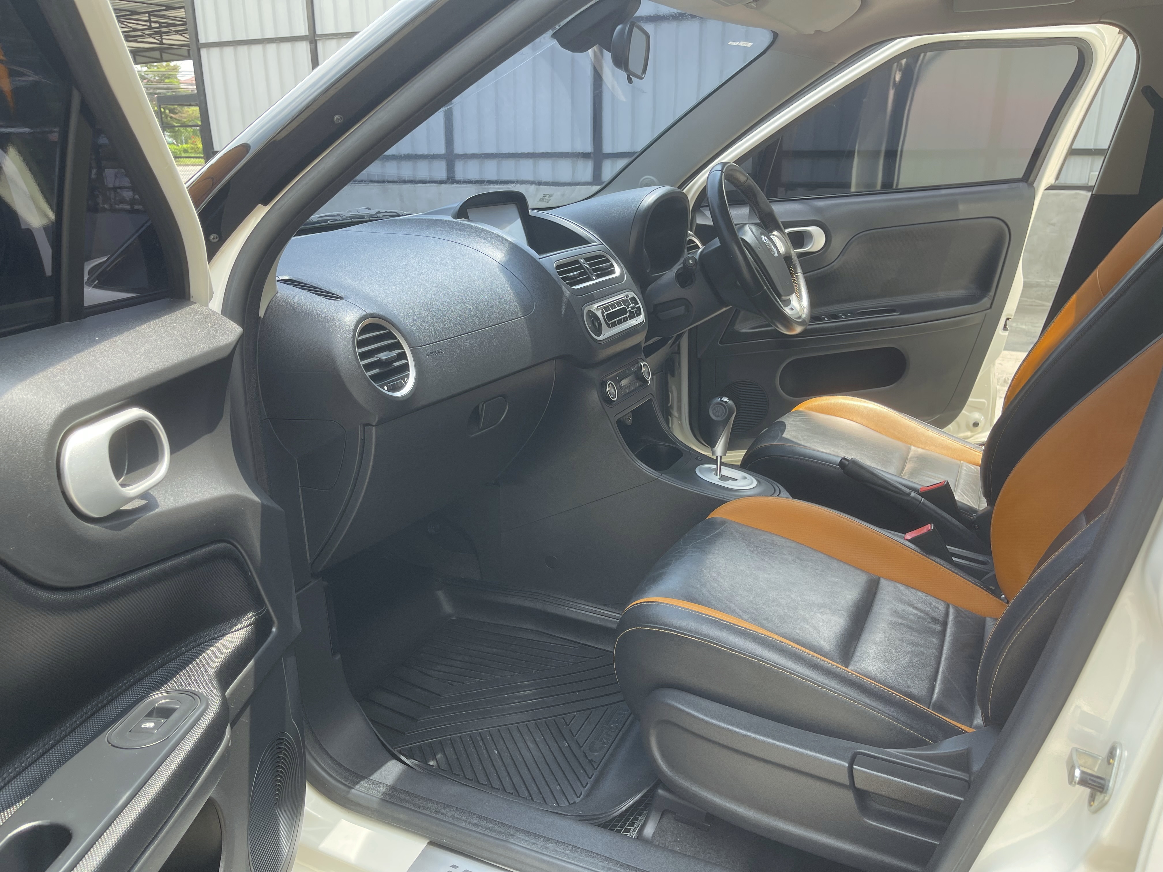 MG MG3 1.5 X Xross Sunroof At 2016 ขาวมุก
