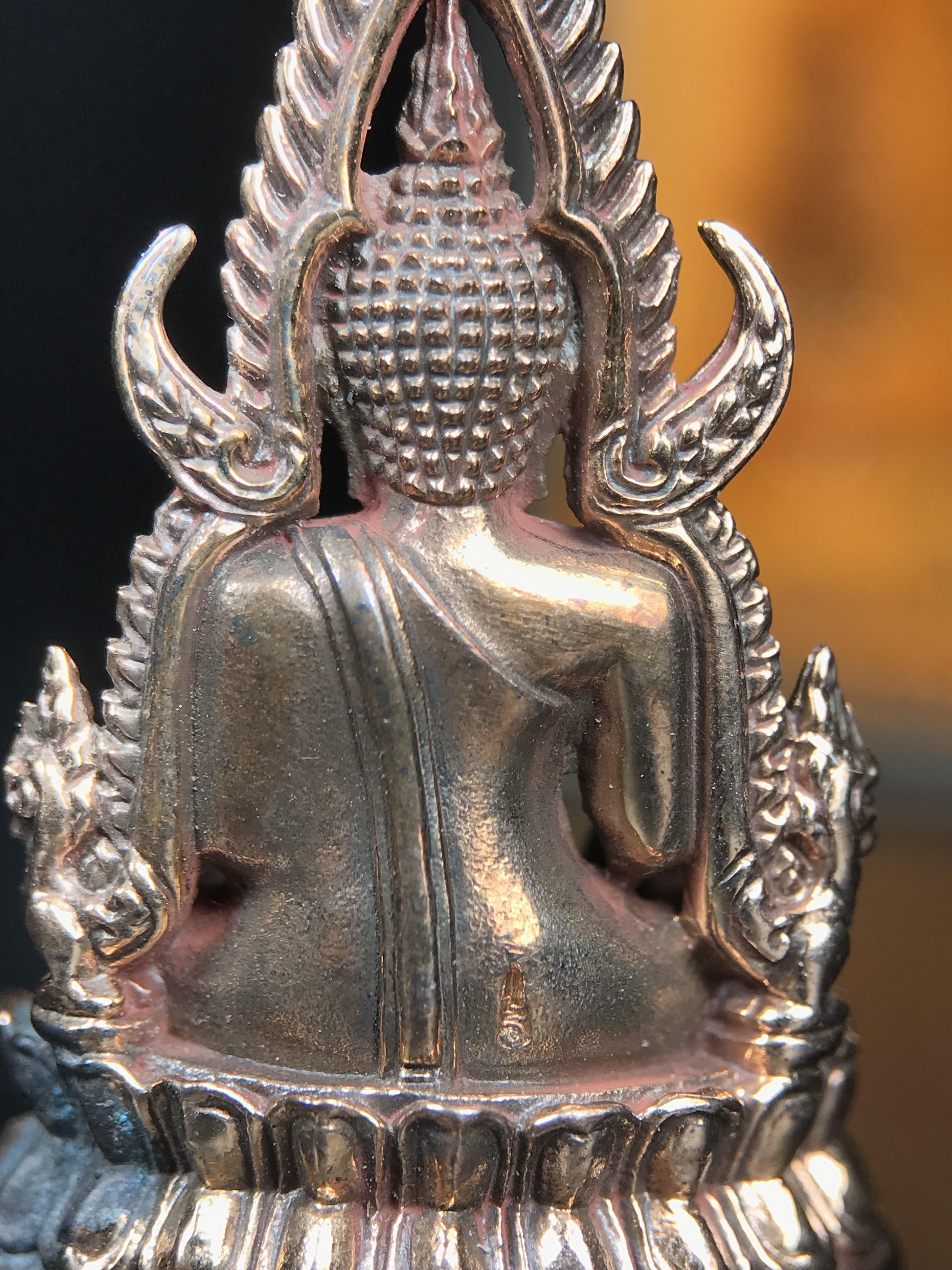 พระพุทธชินราช ญสส. วัดพระศรีมหาธาตุ จ.พิษณุโลก ปี2543 กริ่งชินราชเนื้อนวโลหะเต็มสูตร (ผสมทองคำ 2 บาท ต่อน้ำหนักเนื้อ 1 กิโลกรัม) พิธีใหญ่ รุ่นแรกและรุ่นเดียวที่ หลวงปู่หมุน ฐิตสีโล วัดบ้านจาน มาร่วมปลุกเสก(องค์หมายเลข ๘๐๔ เลขสวย)(1 ใน 2543 องค์)นิยมหายาก