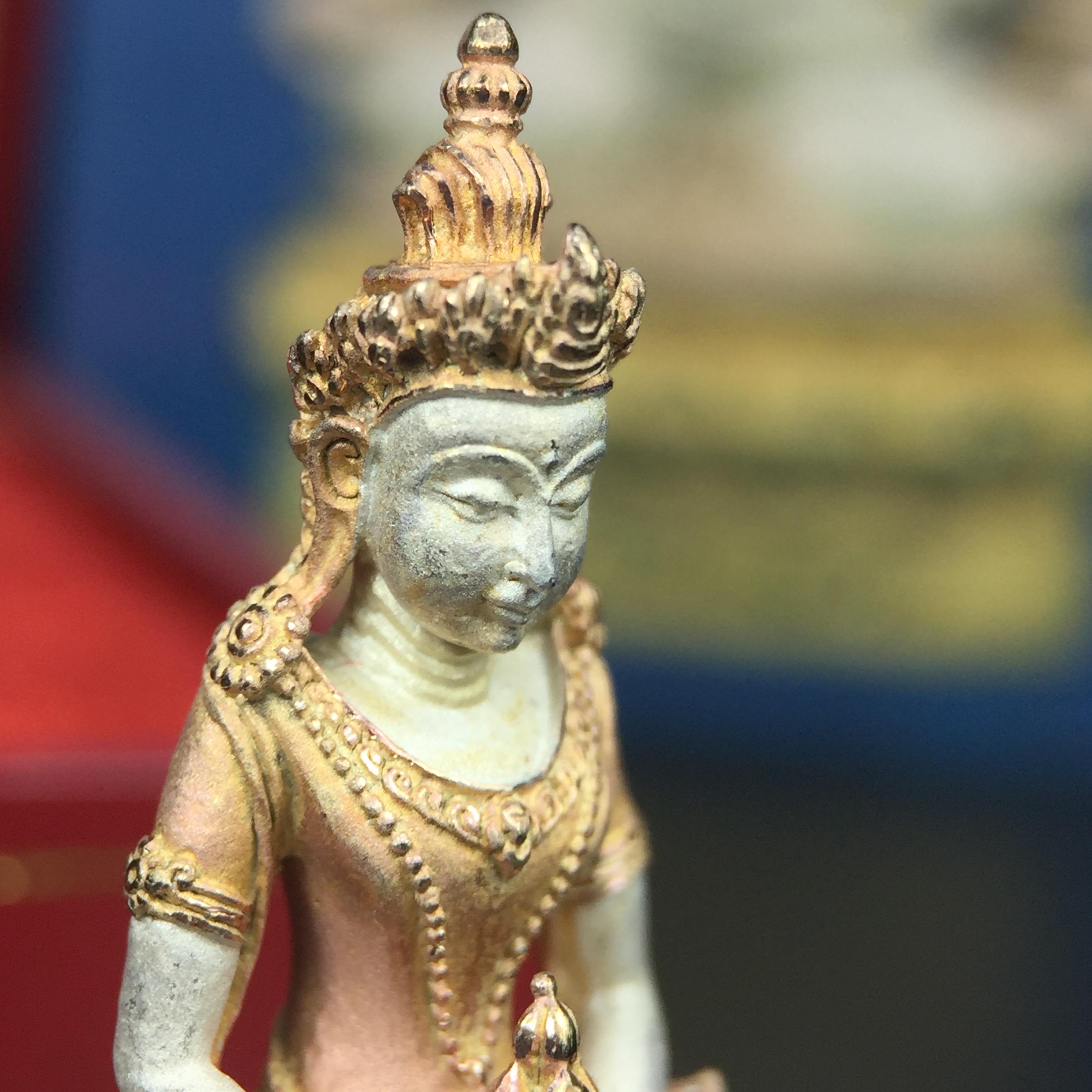 พระกริ่งอวโลกิเตศวร ( เจ้าแม่กวนอิม ) วัดโพธิ์แมนคุณาราม เนื้อเงิน 3 กษัตริย์ พ่นทราย รุ่นอุดมโภคทรัพย์ พ.ศ.2539(พร้อมกล่องบรรจุการ์ดใบรับรองเดิมครบ) (อีกหนึ่งรุ่นยอดนิยม พุทธศิลป์สวยงดงาม)