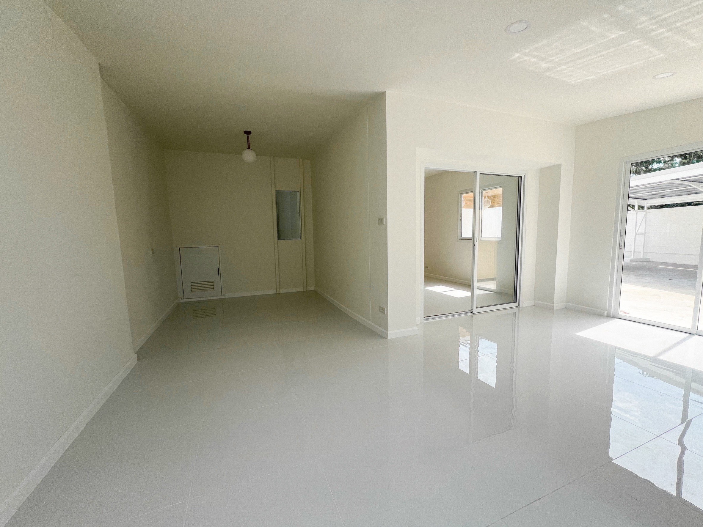 For Sale : Ratsada-Samkong, 2-Story Town Home, 3 Bedrooms 2 Bathrooms