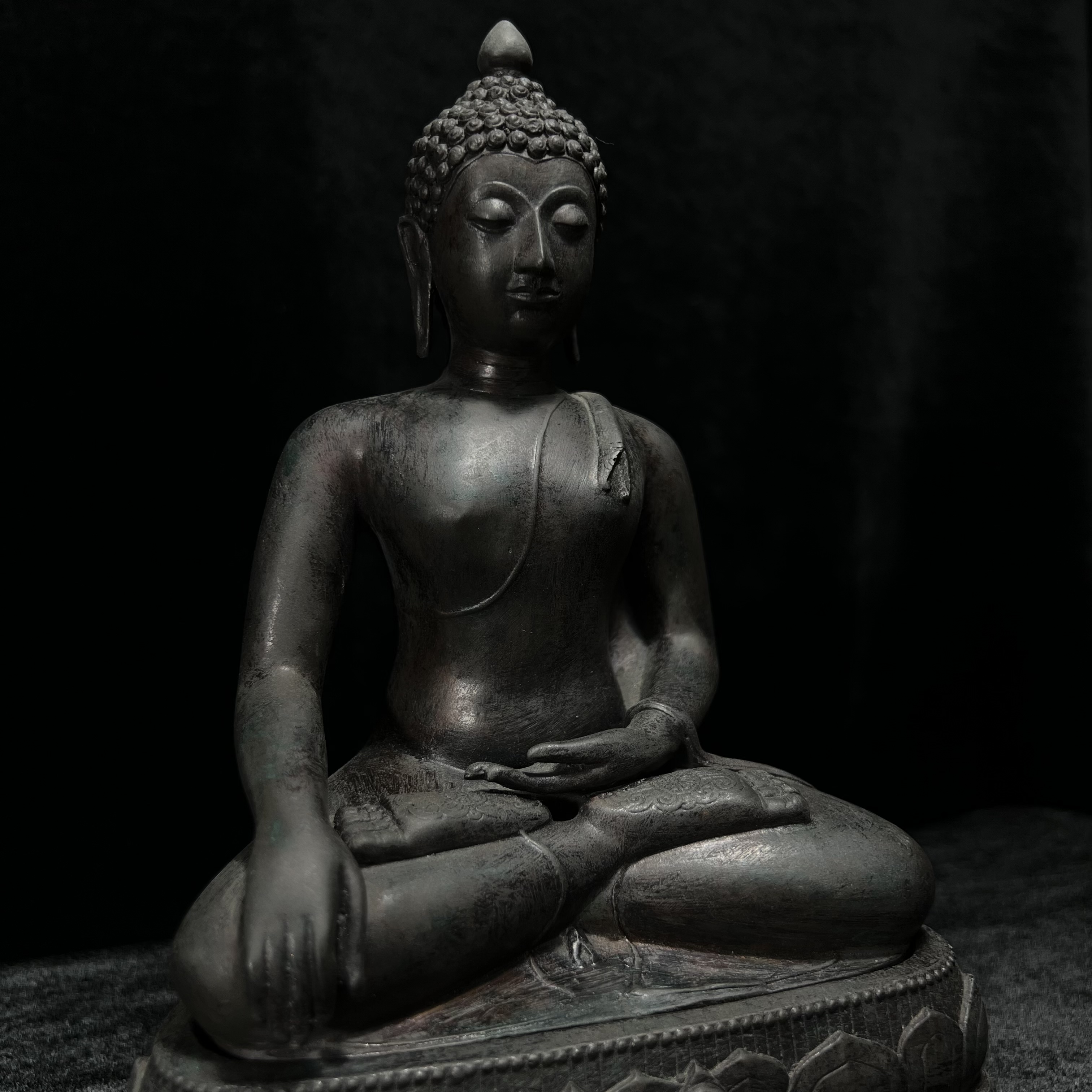 พระพุทธนรสีห์ จปร.+ภปร. ครบรอบ 100 ปี ธนาคารไทยพาณิชย์ ปี 2550 พระบูชาหน้าตัก 5 นิ้ว 2 ถอด(พร้อมตลับพระธาตุ) สมเด็จพระเทพรัตนราชสุดาฯ เสด็จเป็นองค์ประธานในพิธีเททอง(พุทธศิลป์งดงาม)ด้านหน้าฐานประดับด้วยตราสัญลักษณ์พระปรมาภิไธยย่อ