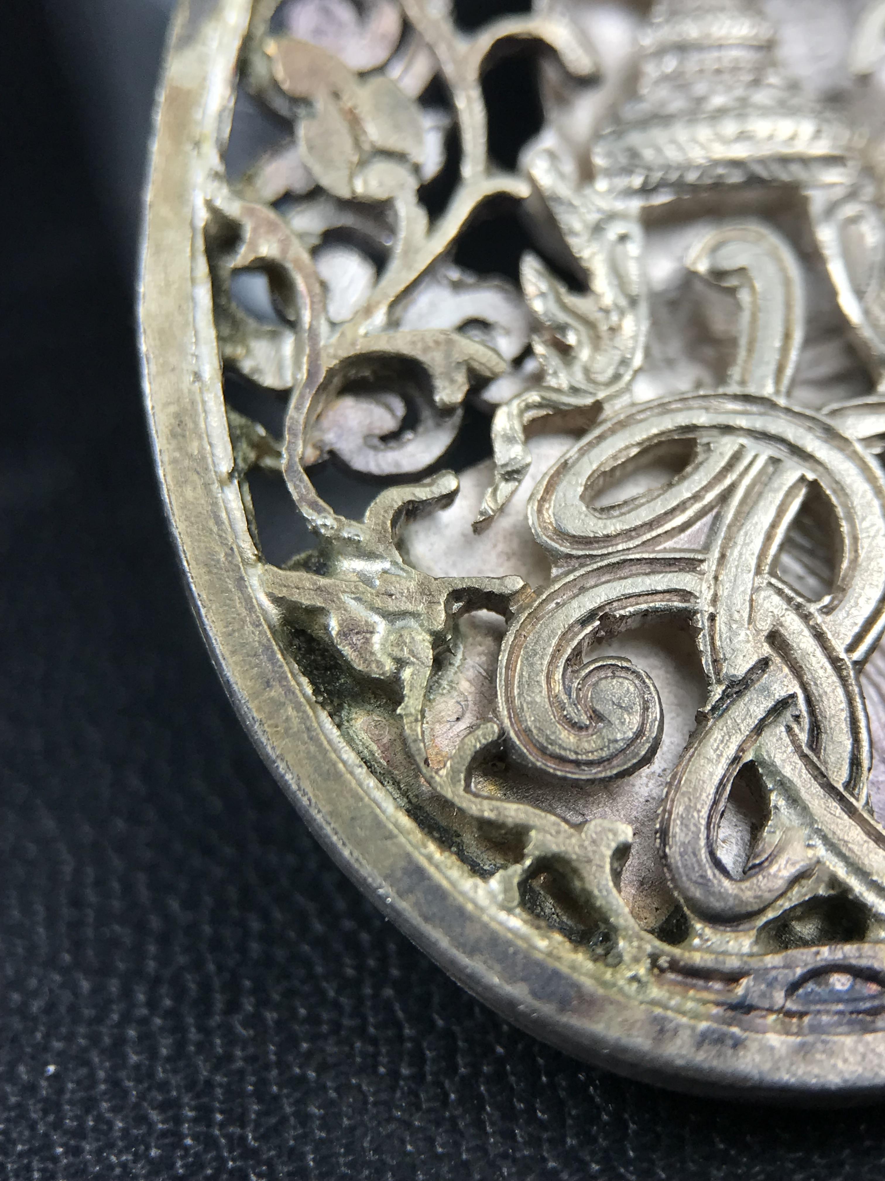 เหรียญหลวงพ่อคูณ ปริสุทโธ วัดบ้านไร่ รุ่น สก. ปี 2536 พิมพ์ลายฉลุ เนื้อเงิน(สวย งดงาม หายาก) งานมหามงคลเฉลิมพระชนมพรรษา 5 รอบ สมเด็จพระบรมราชินีนาถ จัดสร้างโดย กองพลทหารราบที่๒ ทหารเสือราชินี รักษาพระองค์ (พิธีใหญ่ ประวัติชัดเจน อีกหนึ่งรุ่นยอดนิยม)