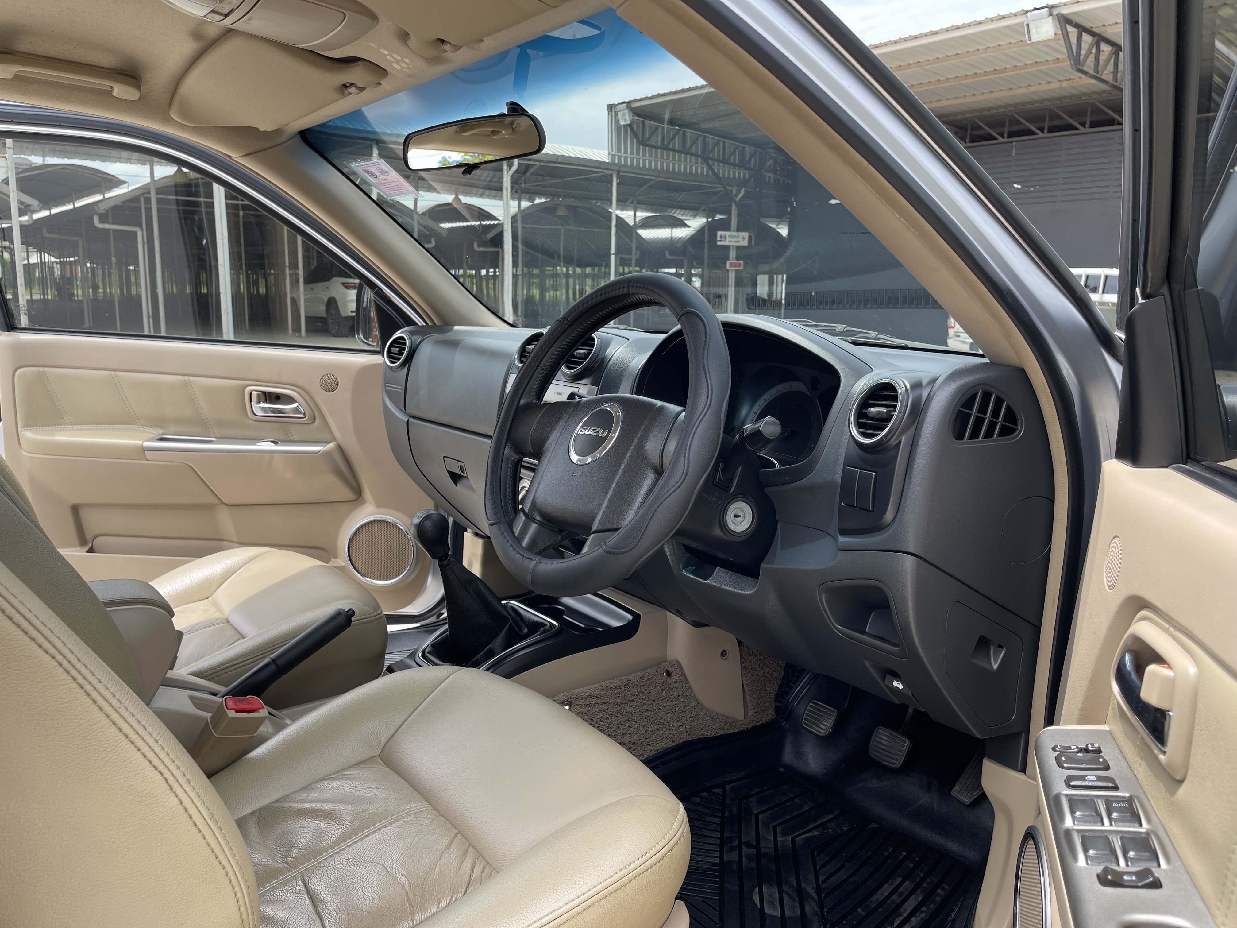 Isuzu Dmax 4ประตู Hilander 2.5 Abs 2011 เงิน