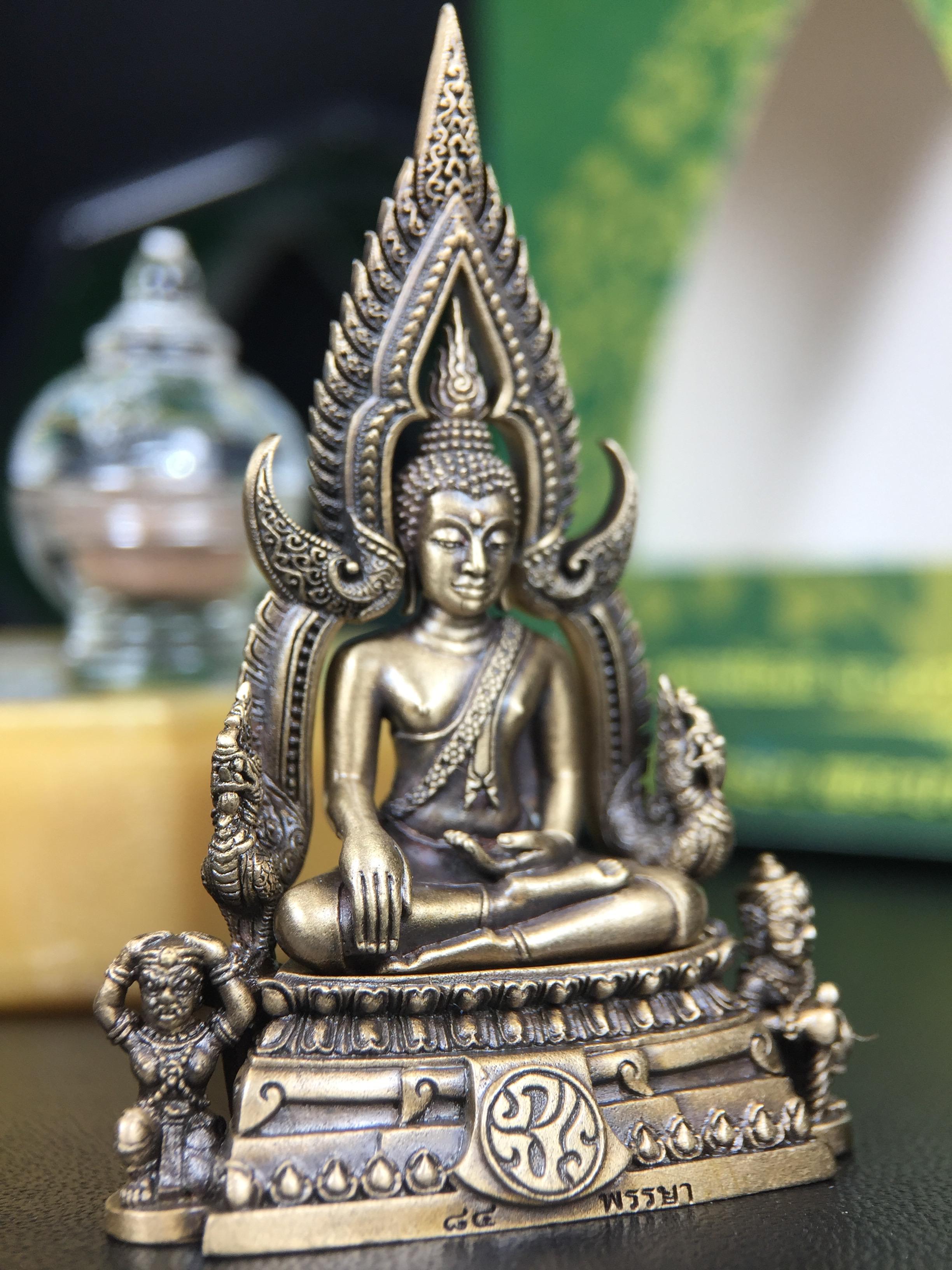 พระพุทธชินราช(จำลอง) ภปร. 84 พรรษา เนื้อบรอนซ์รมดำซาติน พิมพ์ใหญ่ขนาดหน้าตัก 3/4 นิ้ว (พระราชทานมวลสาร จิตรลดาและเส้นพระเจ้า(เส้นผม)รัชกาลที่9)พุทธศิลป์ทรงคุณค่าอีกหนึ่งรุ่นยอดนิยม(1ใน5000องค์)