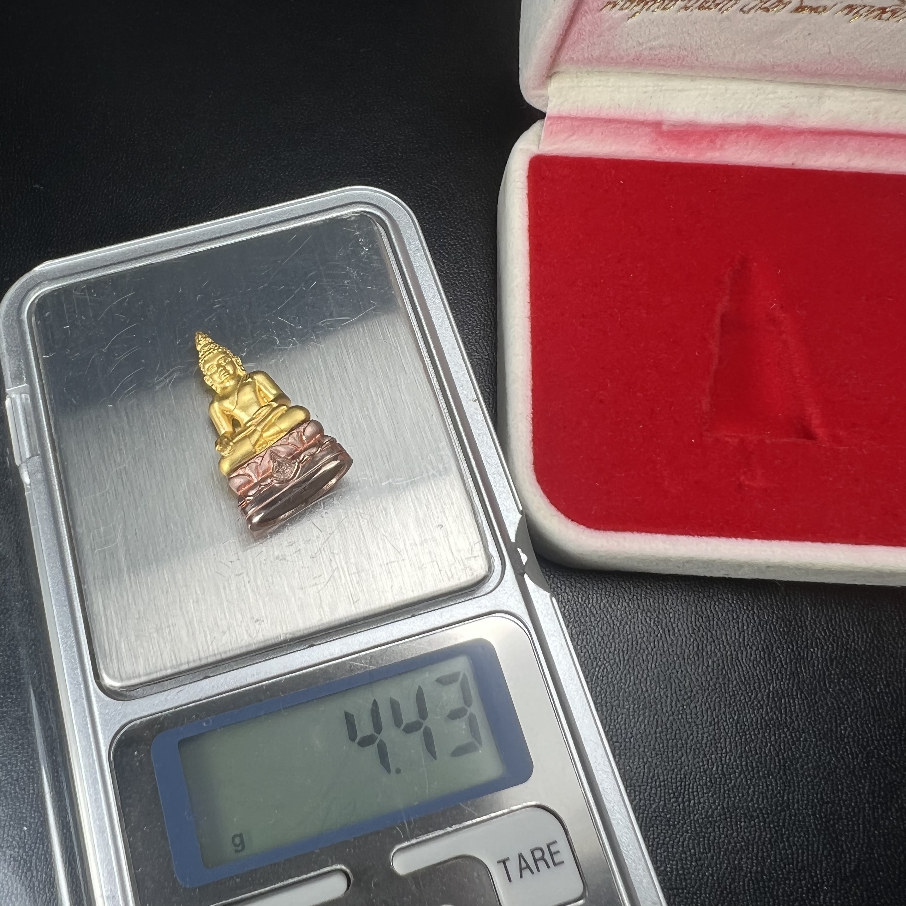 พระไพรีพินาศ รุ่นมหามงคล 72 พรรษา (6 รอบ) ในหลวงรัชกาลที่9 ปี2542 พิมพ์ใหญ่ เนื้อทองคำบริสุทธิ์ 99.9% (ฐานเนื้อนาค)แบบพ่นทรายขัดเงาบางส่วน(สภาพสวยเดิมกล่องบรรจุเดิมครบสมบูรณ์)องค์พิเศษกรรมการ(พบเจอน้อยหายากมาก)