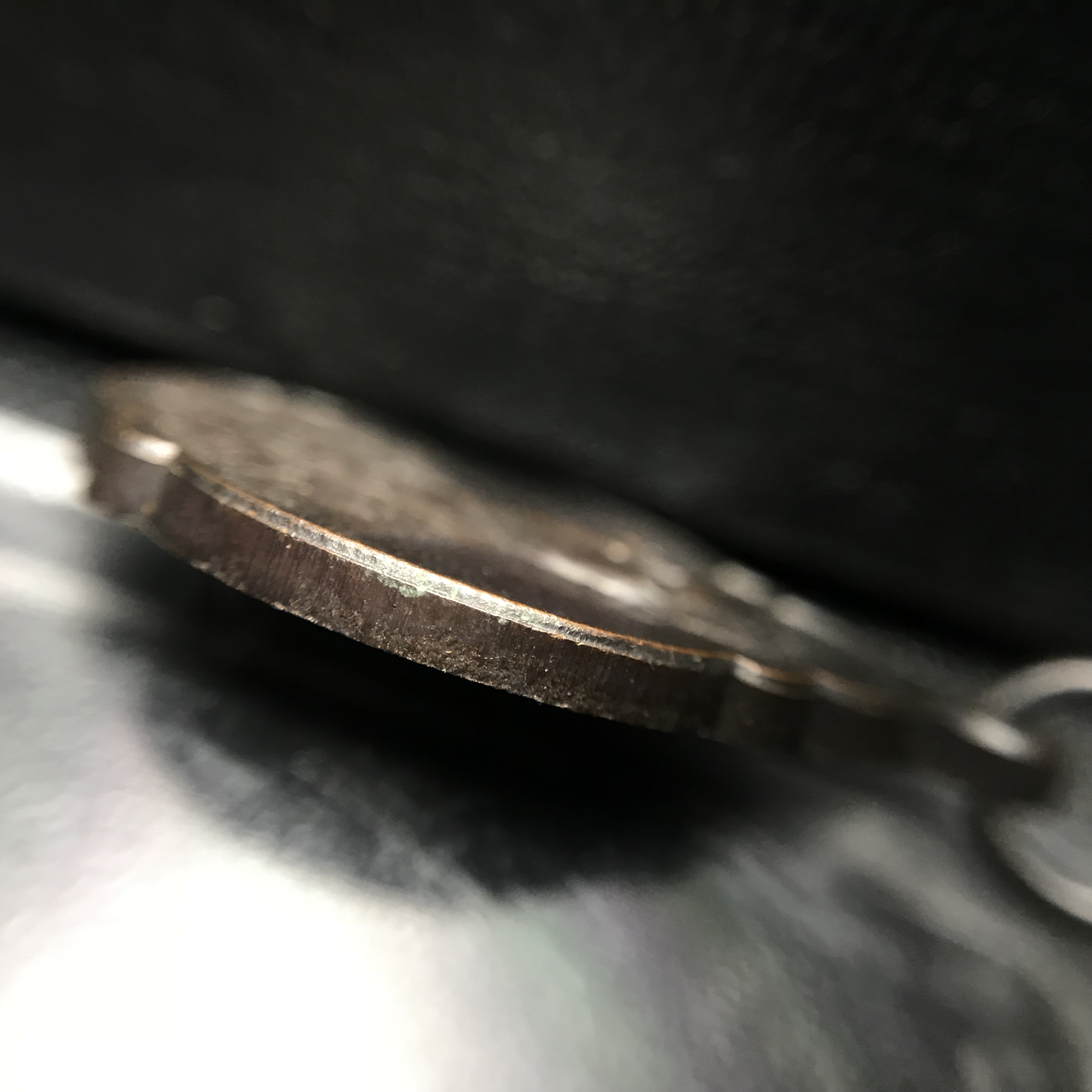 เหรียญ ร.9 ทรงเฉลิมพระชนมพรรษาครบ 4 รอบ ปี2518 (เนื้อทองแดงบล็อกวงเดือนล่าง)หายากนิยมที่สุด