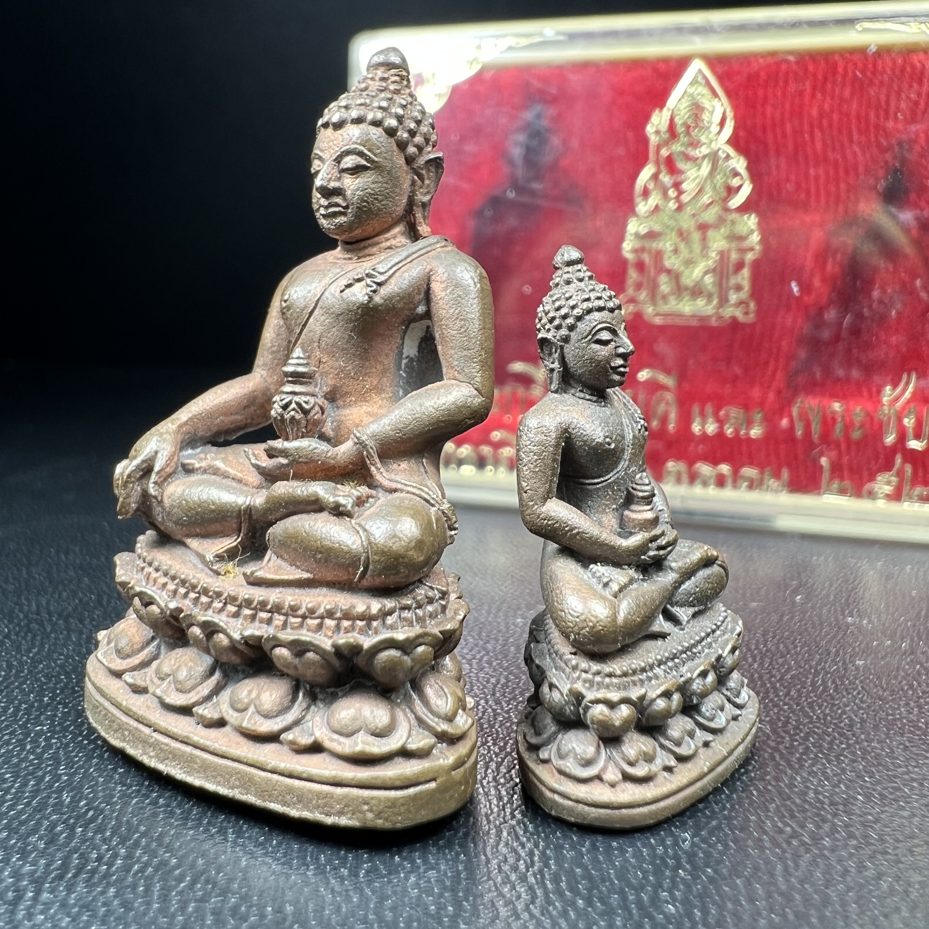 พระกริ่ง-พระชัยวัฒน์อธิบดี ปี2525 ของดีอัยการ (มีไว้บูชาเลื่อนยศเลื่อนตำแหน่งทุกท่าน)(1ใน 2525 ชุด)****ชุดหมายเลข ๒๔๙๑ ****มียศ มีบารมี สมกับความหมายของนาม พระกริ่งอธิบดี “พระกริ่งผู้เป็นใหญ่ในหมู่พระกริ่งทั้งหลาย”