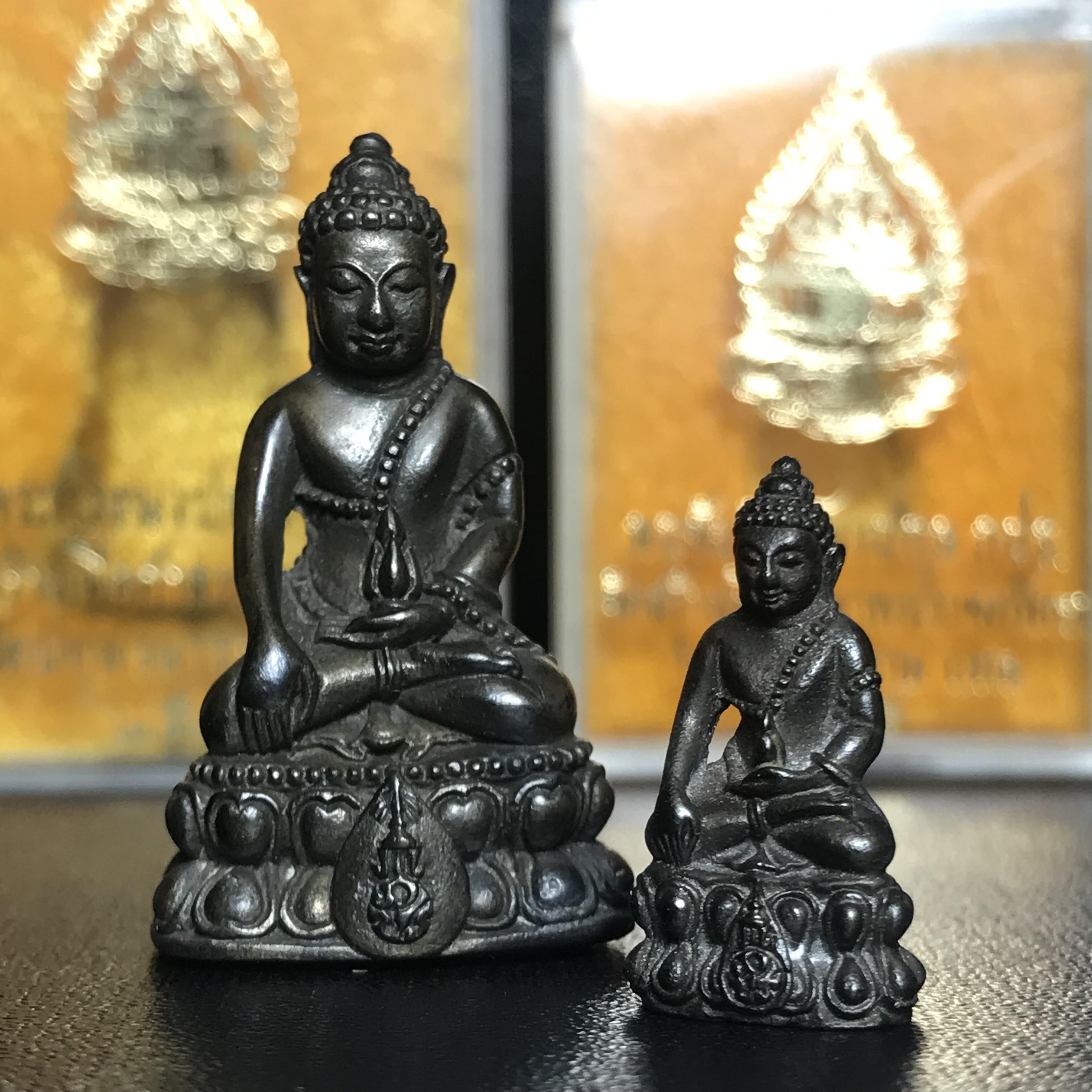 พระกริ่งนวปทุม ภปร.-พระชัยวัฒน์นวปทุม ภปร วัดปทุมวนาราม เนื้อนวโลหะ ปี2535(ในหลวงรัชกาลที่9เสด็จเททอง)(1ใน3000องค์)หายาก