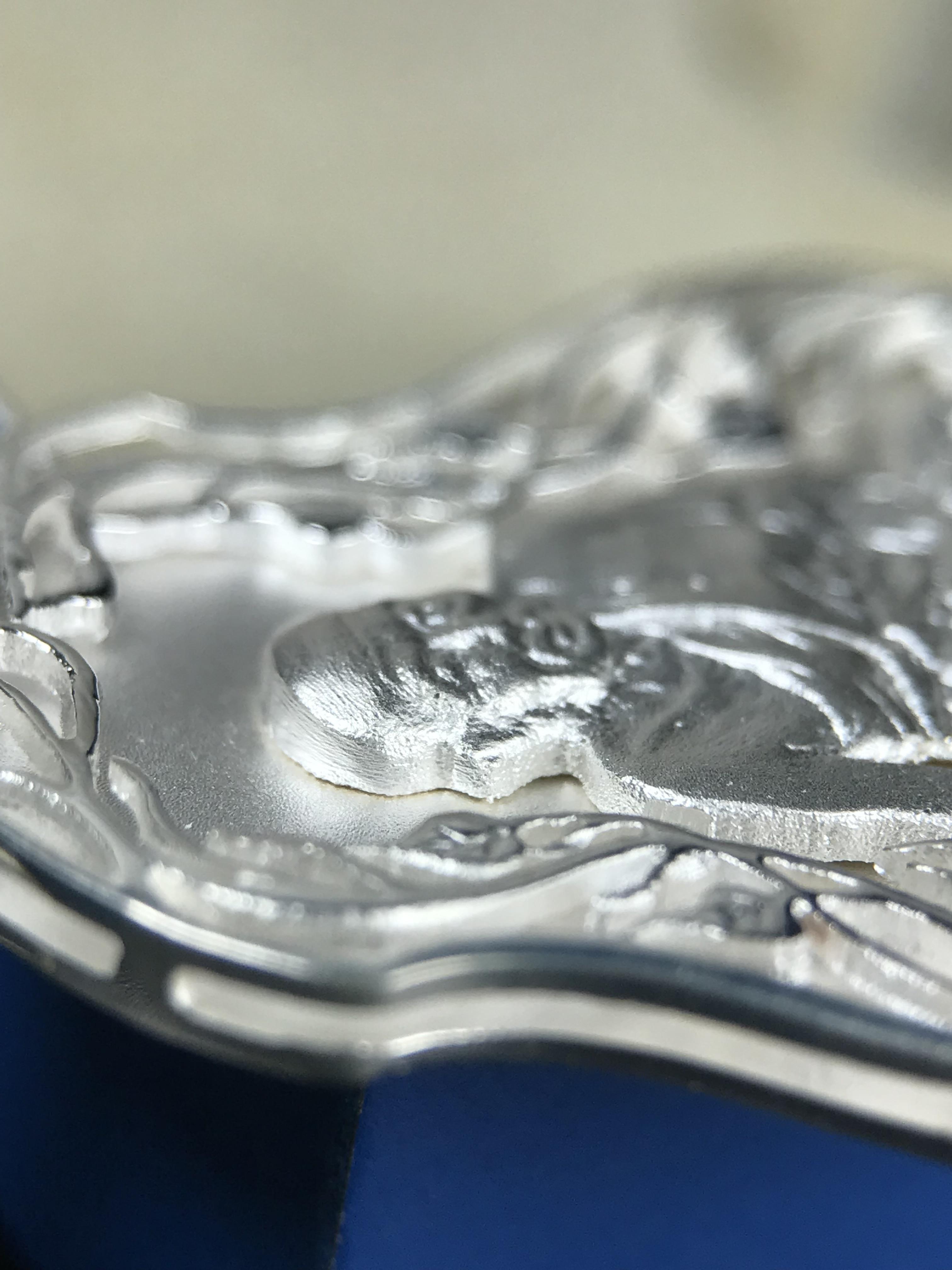 เหรียญหลวงปู่ทวด พระนามาภิไธย สก. แบบงานฉลุโบราณ(HAND MADE) ปี 2544 เนื้อเงิน(ผิวสวย) พิธีปลุกเสก ณ อุโบสถวัดช้างให้ และ พิธีมังคลาภิเษก ณ พระอุโบสถ วัดพระศรีรัตนศาสดาราม(วัดพระแก้ว) (1 ใน 2000 เหรียญ)พบเจอน้อยหายากมาก