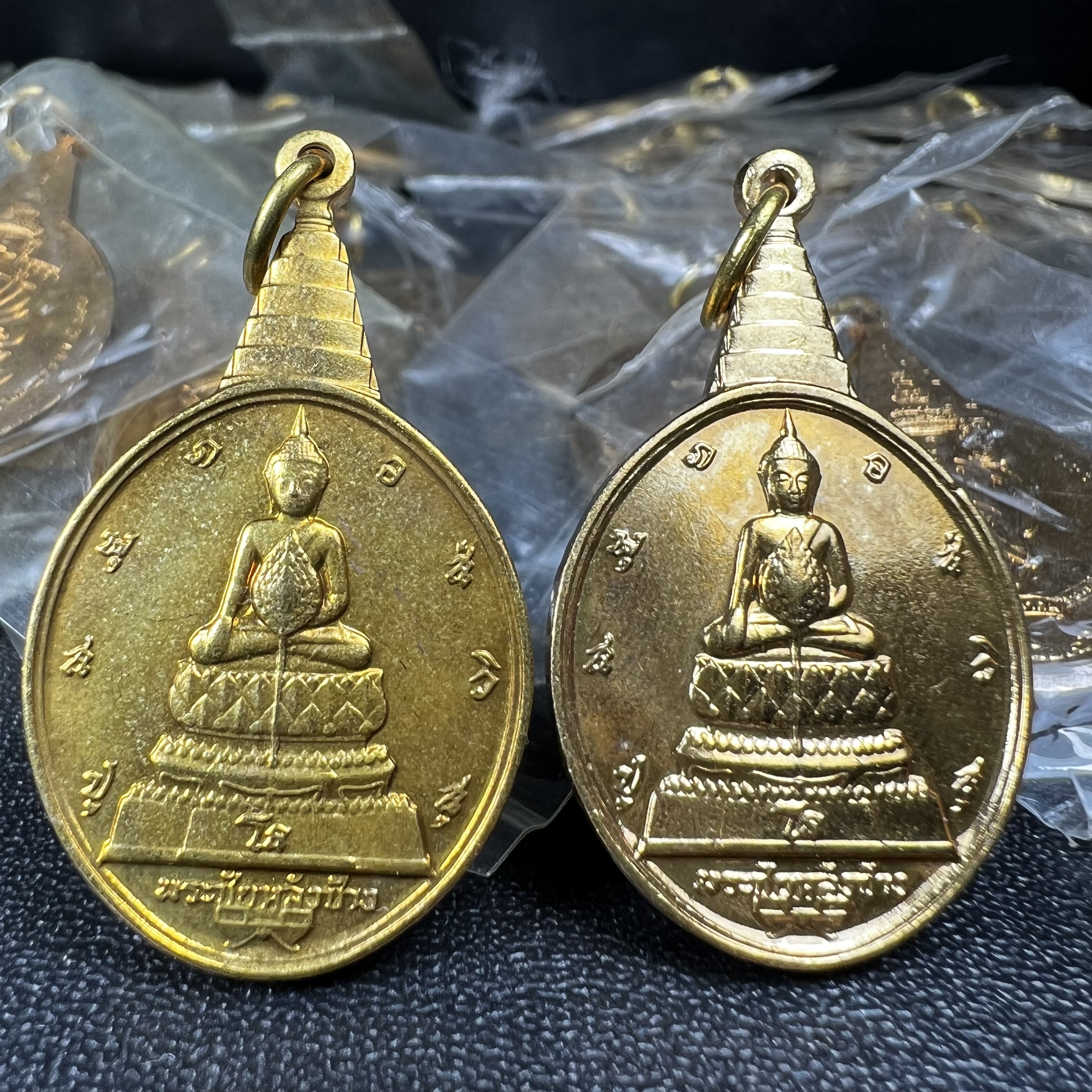 เหรียญพระชัยหลังช้าง ภปร. ปี 2530 + เหรียญพระชัยหลังช้าง สก. ปี 2535 (รวม2เหรียญ 1 คู่)คัดสภาพสวยซีนซองเดิม(พิธีใหญ่ นิยม)