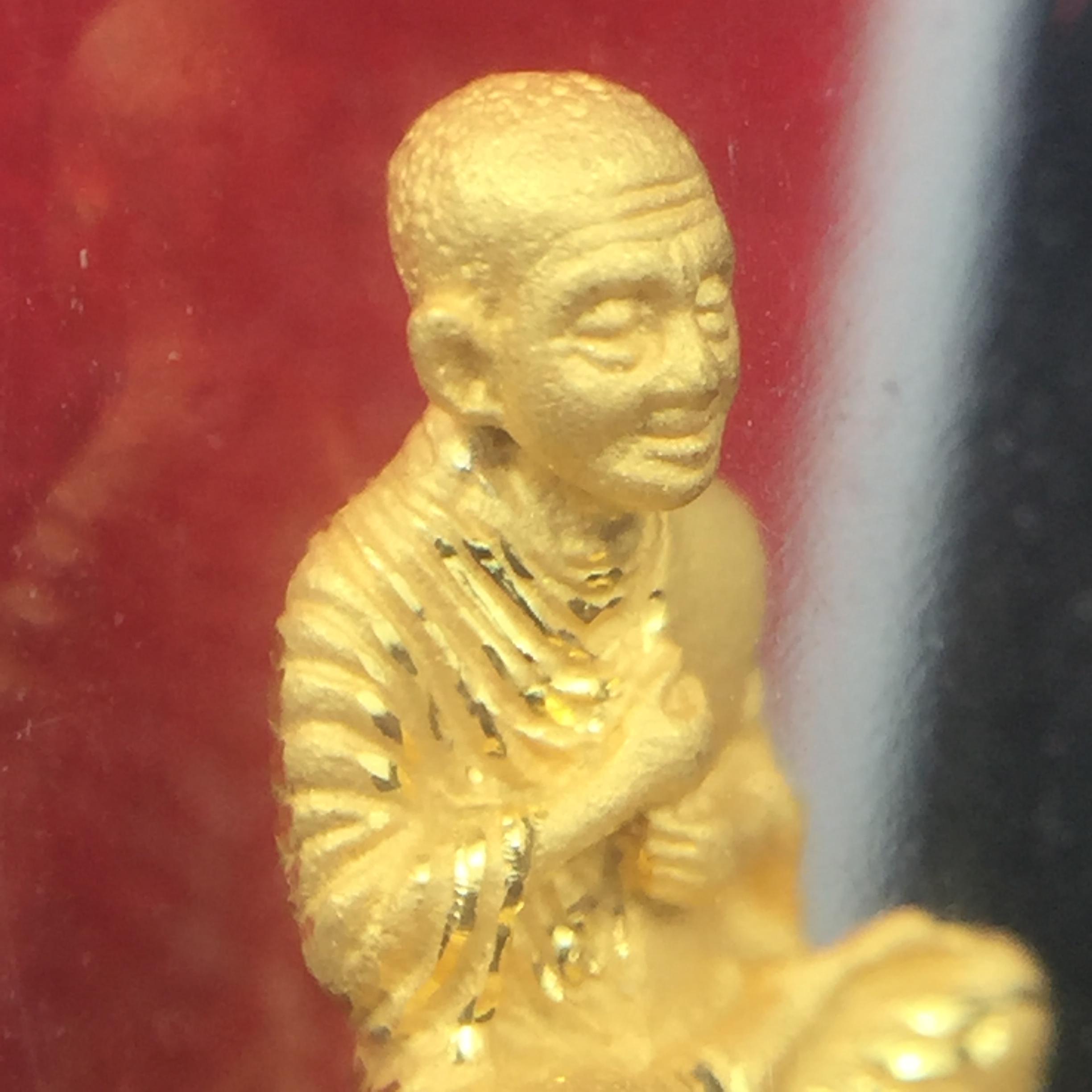 สมเด็จพระพุฒาจารย์โต พรหมรังสี(สมเด็จโต) รุ่นอุดมโชคโภคทรัพย์ ปี 2550 เนื้อทองคำ(สภาพ สวย ซีนซองเดิม กล่องบรรจุเดิมครบสมบูรณ์)