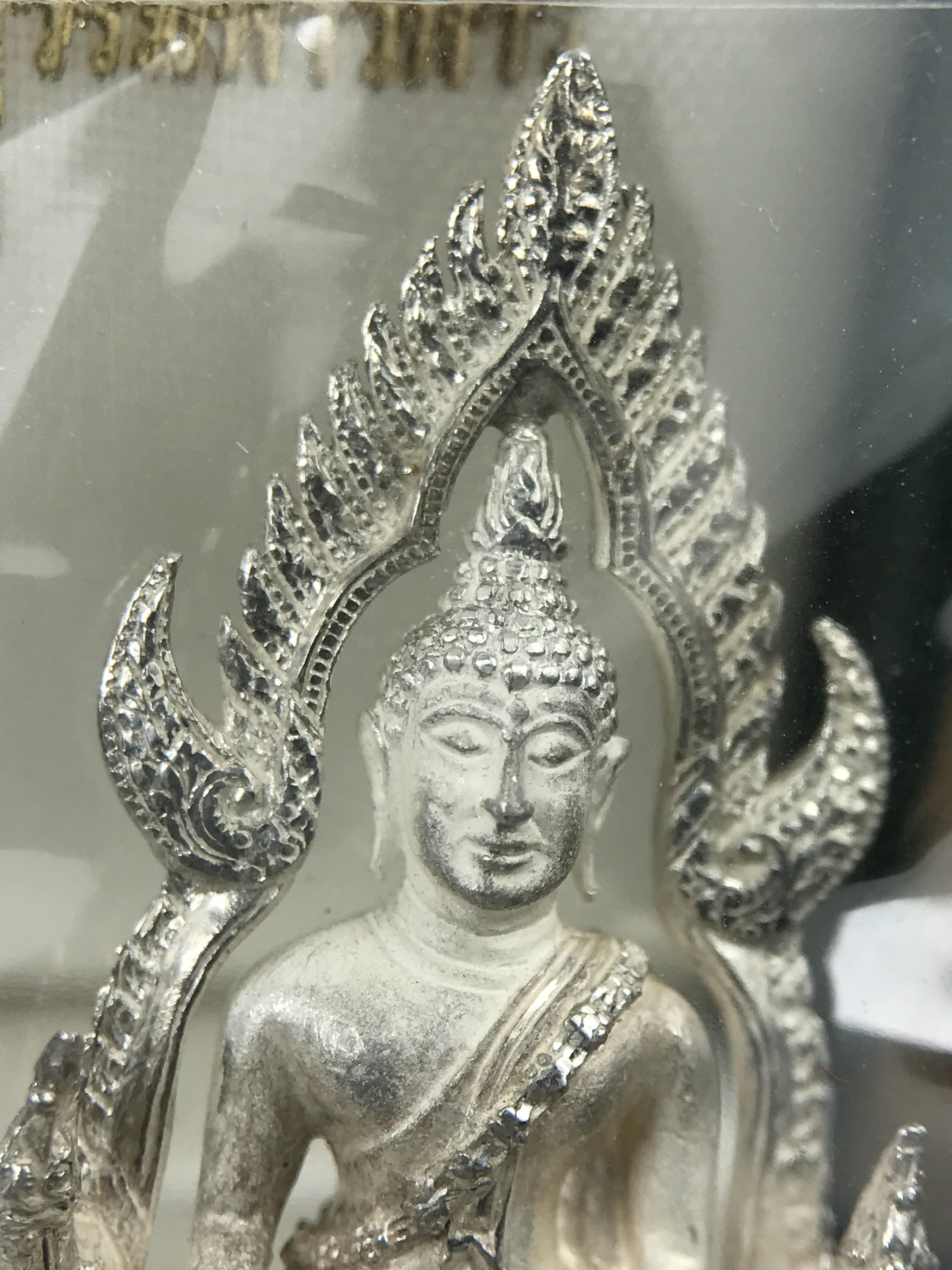 พระพุทธชินราช รุ่นมหาลาภ พิธีพุทธาภิเษกวัดพระศรีรัตนมหาธาตุวรมหาวิหาร จ.พิษณุโลก ปี 2540 เนื้อเงินบริสุทธิ์ 99.9% (นวลเงา)(สภาพผิวเดิมซีนซองเดิม พร้อมกล่องบรรจุเดิมและการ์ดใบรับรองครบสมบูรณ์ (องค์หมายเลข ๑๑๗๓๔)