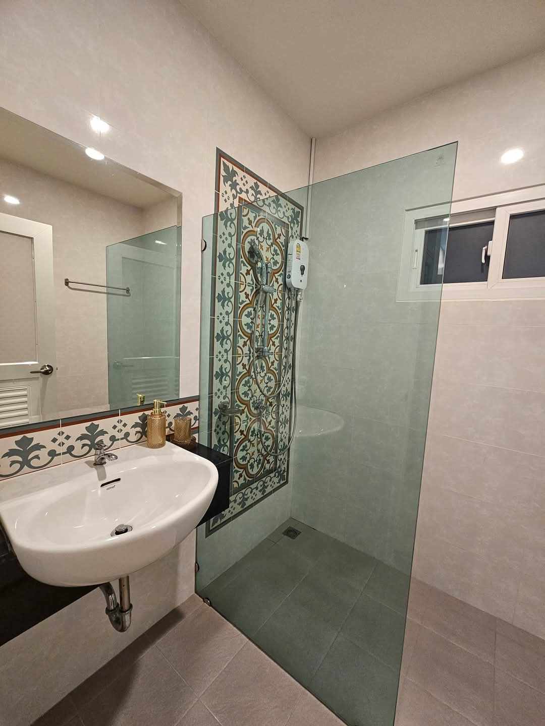 For Rent : Kohkaew, 2-story detached house, Sino architectural style, 3 Bedrooms 3 Bathrooms