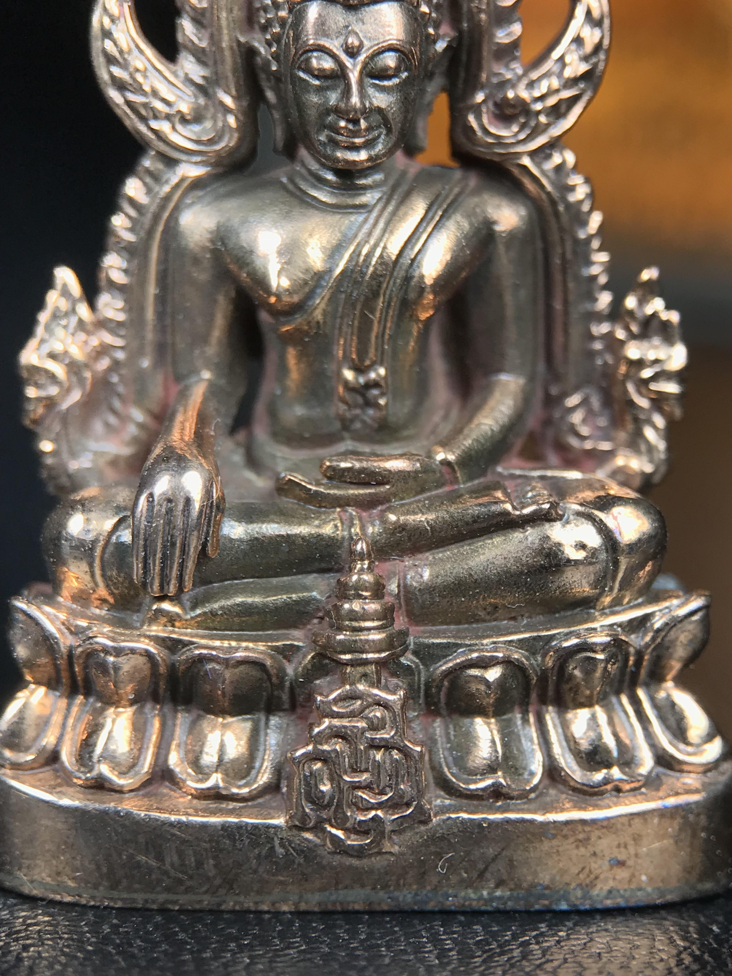 พระพุทธชินราช ญสส. วัดพระศรีมหาธาตุ จ.พิษณุโลก ปี2543 กริ่งชินราชเนื้อนวโลหะเต็มสูตร (ผสมทองคำ 2 บาท ต่อน้ำหนักเนื้อ 1 กิโลกรัม) พิธีใหญ่ รุ่นแรกและรุ่นเดียวที่ หลวงปู่หมุน ฐิตสีโล วัดบ้านจาน มาร่วมปลุกเสก(องค์หมายเลข ๘๐๔ เลขสวย)(1 ใน 2543 องค์)นิยมหายาก