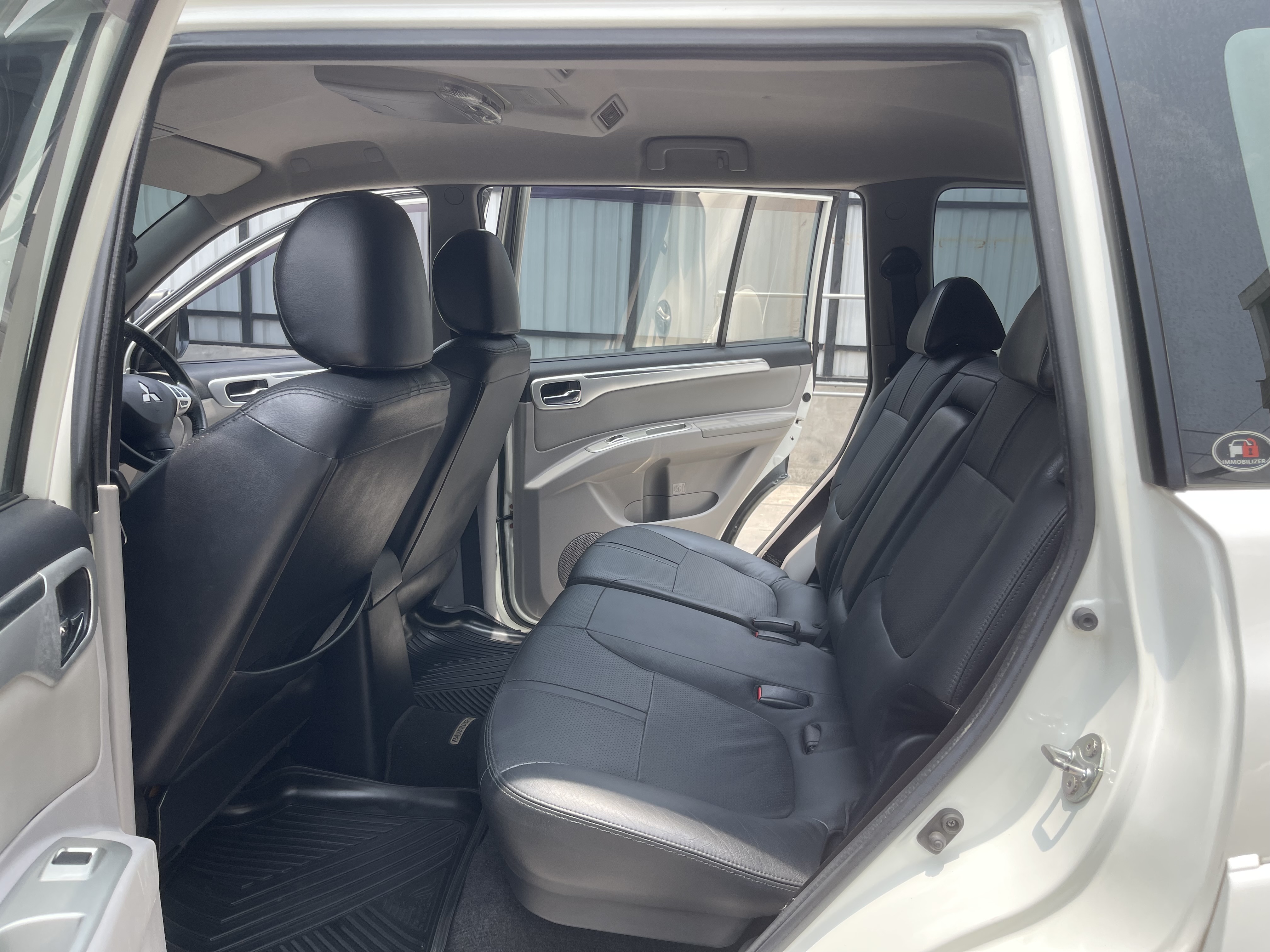 Mitsubishi Pajero Sport 2.5 GT 2WD At 2013 ขาวมุก