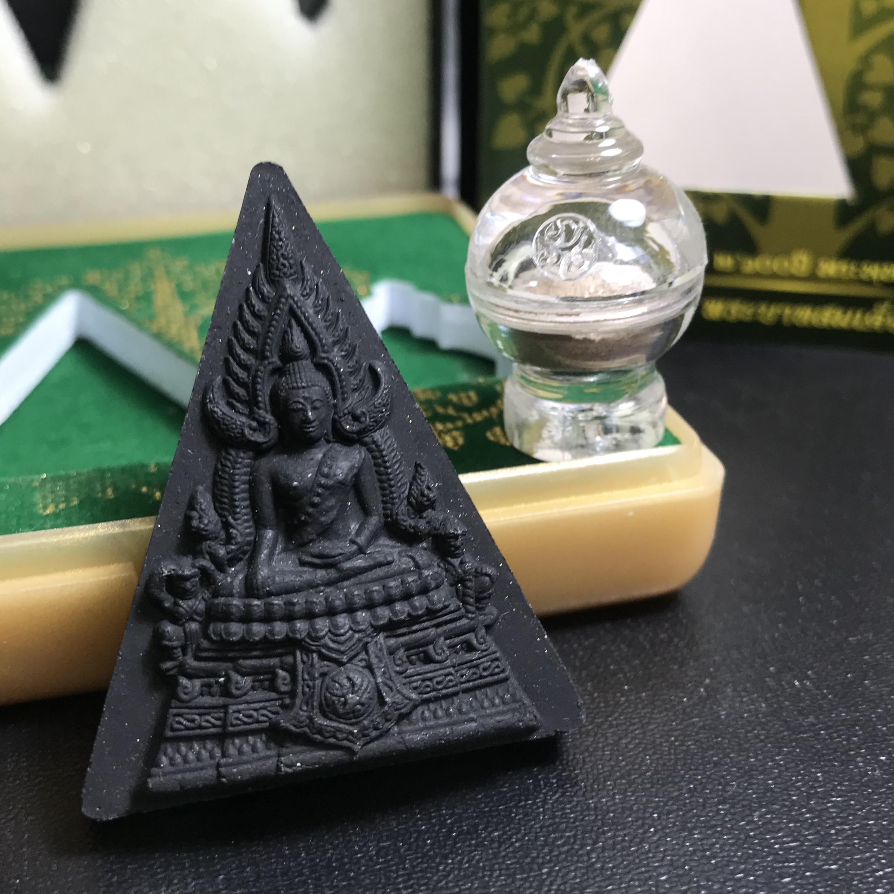 พระพุทธชินราช(จำลอง)ภปร. 84พรรษา เนื้อผง หลัง ภ.ป.ร. (พระราชทานมวลสาร จิตรลดาและเส้นพระเจ้า ร.9(เส้นผม))