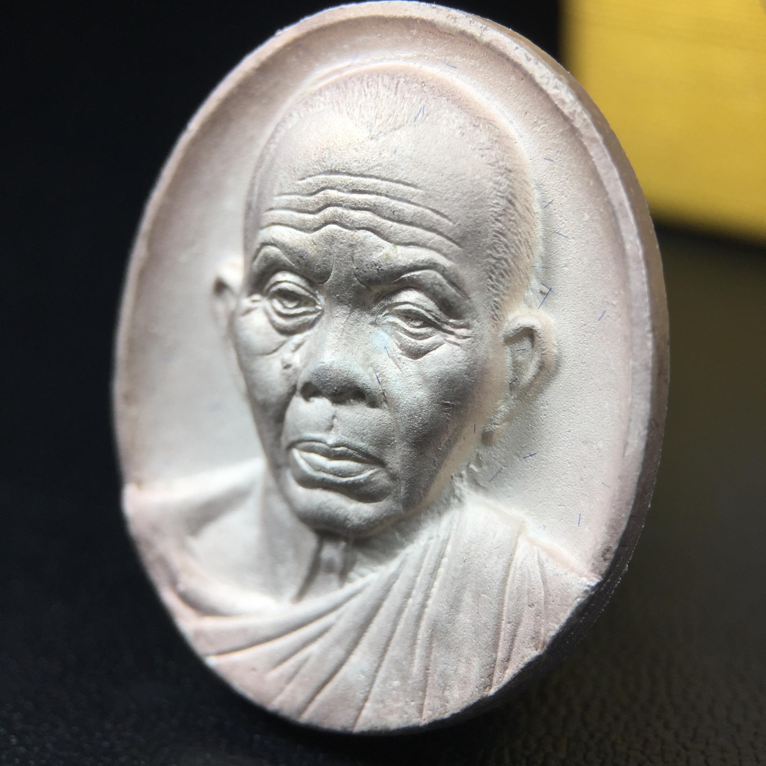 เหรียญรูปเหมือนพระญาณวิทยาคมเถร (หลวงพ่อคูณ ปริสุทโธ)ชุดกาญจนาภิเษกครองราชย์ครบ 50 ปี เนื้อเงิน วัดบวรนิเวศวิหาร ปี พ.ศ. 2538(จัดสร้างได้เหมือนหลวงพ่อคูณมาก มีรายละเอียดและความคมชัดสูง ลูกศิษย์ท่านไม่ควรพลาด วิจิตรศิลป์และพุทธศิลป์งดงาม)พิธีใหญ่