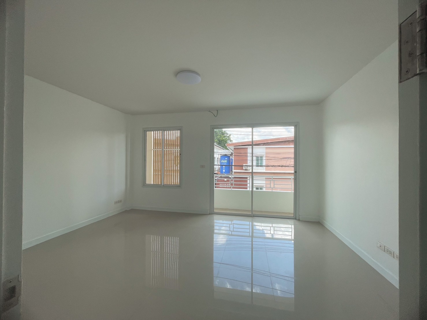 For Sale : Talad Yai, 2-Storey Townhome, 3 Bedrooms 2 Bathrooms