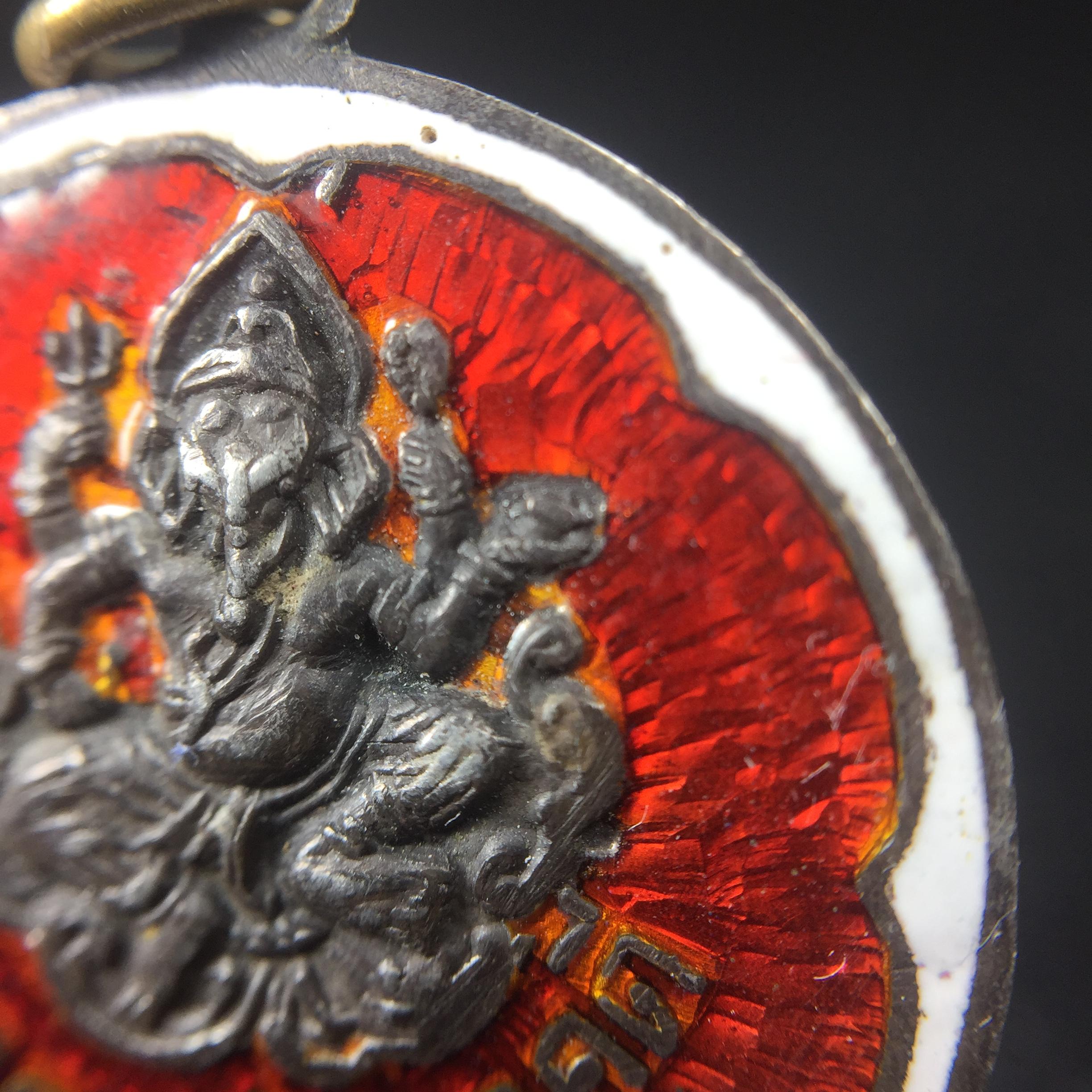 เหรียญพระพิฆเนศวร ปี 2513 จัดสร้างโดย "ท่านอาจารย์ ฉลาด เค้ามูลคดี" เนื้อเงินลงยา(สภาพสวยเดิม ผิวเงินเดิม ผิวลงยาติดเต็มไม่มีกระเทาะ)พิธีใหญ่เป็นเหรียญที่อยู่ในความนิยมสะสมของกลุ่มดารา ศิลปิน หายาก