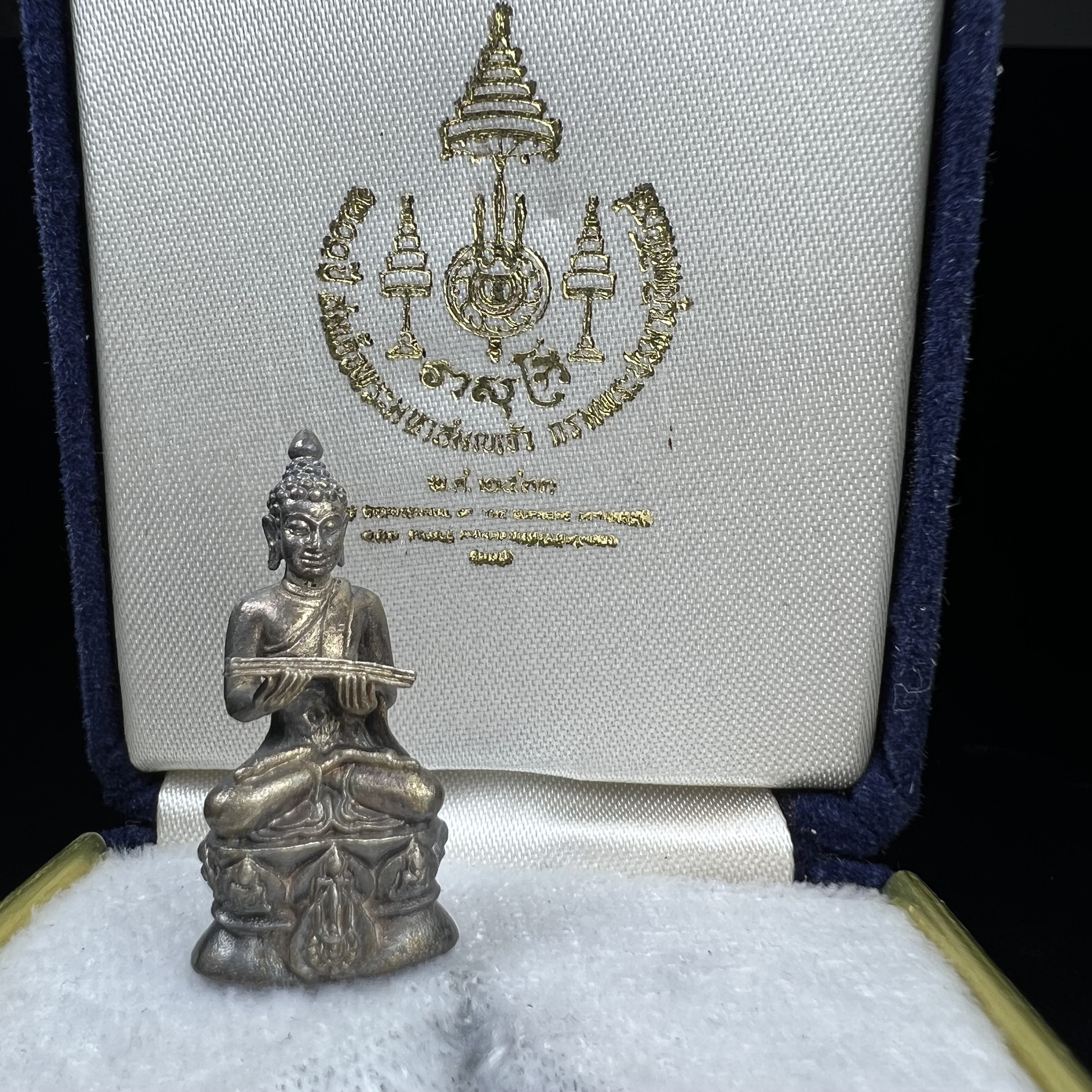 พระกริ่งปรมานุชิตชิโนรส วัดพระเชตุพนวิมลมังคลาราม(วัดโพธิ์) ปี2533 เนื้อเงิน ( ในหลวงรัชกาลที่9เสด็จเททอง)พิธีใหญ่ งดงามด้วยพุทธศิลป์เปี่ยมด้วยพุทธคุณ อีกหนึ่งรุ่นที่แนะนำสะสมบูชา