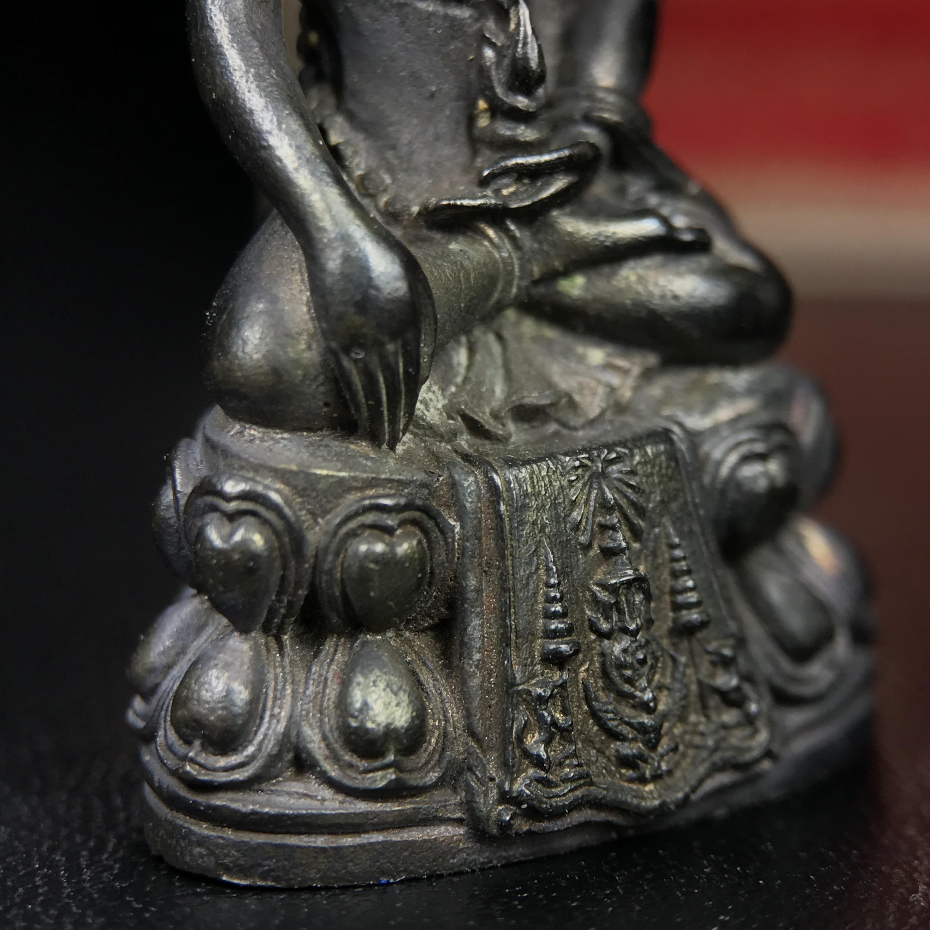 พระกริ่งปรมาภรณ์พุทธปัญญา(พระกริ่งศรีนคร 2) จัดสร้างเนื่องในมหามงคลสมัยเฉลิมพระชมน์พรรษา 5 รอบ องค์พระบาทสมเด็จพระเจ้าอยู่หัวรัชกาลที่9 ปี 2530 เนื้อนวโลหะ (ออกแบบโดยนายช่างเกษม มงคลเจริญ มีพระอาจารย์ไสว วัดราชนัดดา กรุงเทพ เป็นเจ้าพิธีครั้งสุดท้าย)