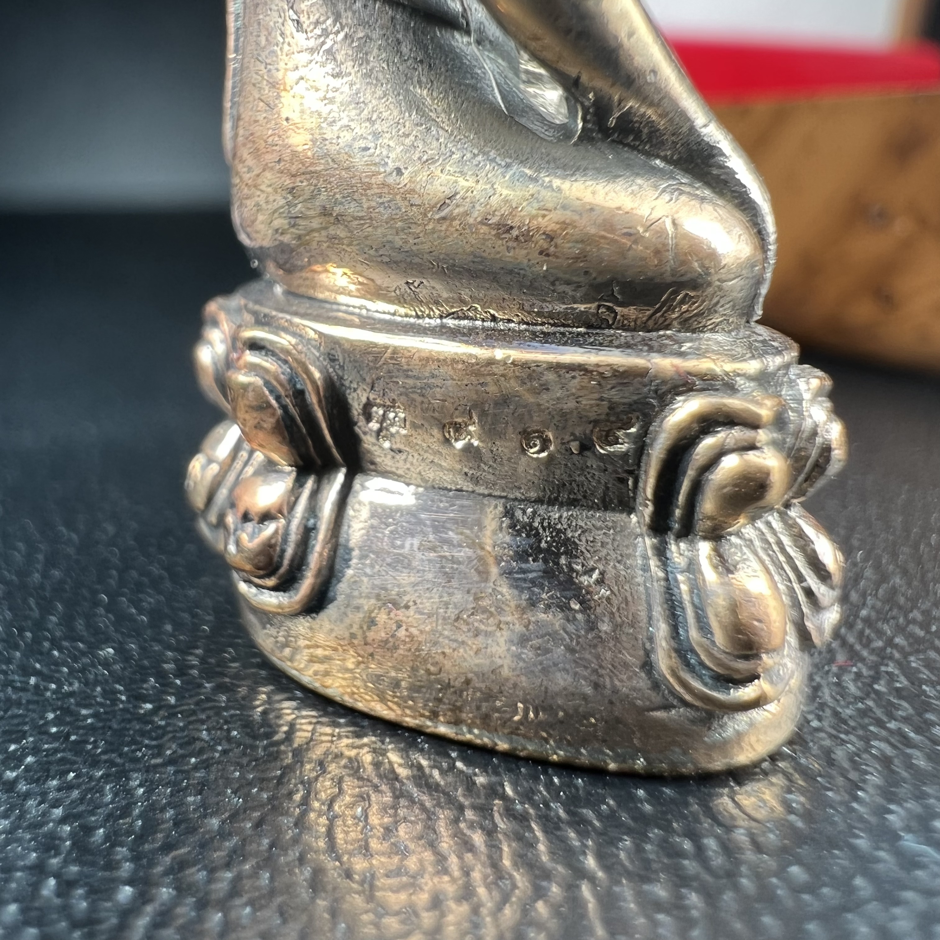 พระกริ่งที่ระลึก สมเด็จพระญาณสังวร สมเด็จพระสังฆราช สกลมหาสังฆปริณายก ทรงเจริญพระชันษา 99 ปี 3 ตุลาคม 2555 วัดบวรนิเวศวิหาร(ทรงพระราชทานใต้ฐานองค์พระกริ่งบรรจุเส้นพระเกศา)(1 ใน 999 องค์)