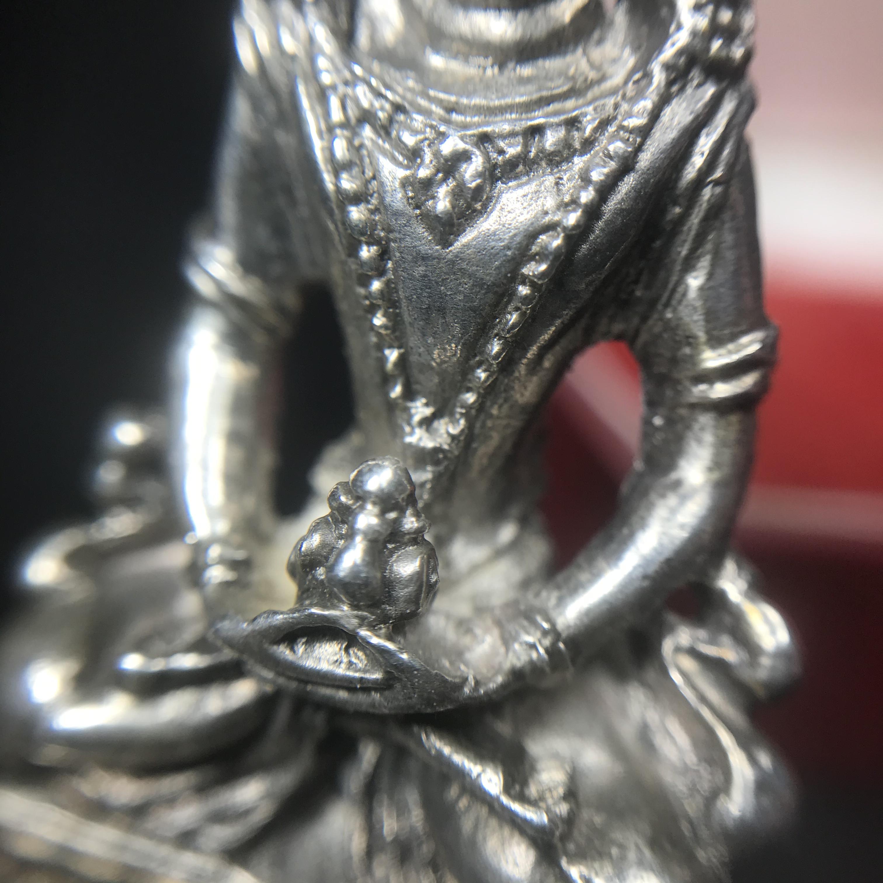 พระอวโลกิเตศวร (เจ้าแม่กวนอิม) วัดบวรนิเวศวิหาร ปี 2538 เนื้อเงินขัดเงา อุดผงจิตรลดา เกศาสมเด็จพระสังฆราช วัดบวรนิเวศวิหาร(พบเจอน้อยหายาก)