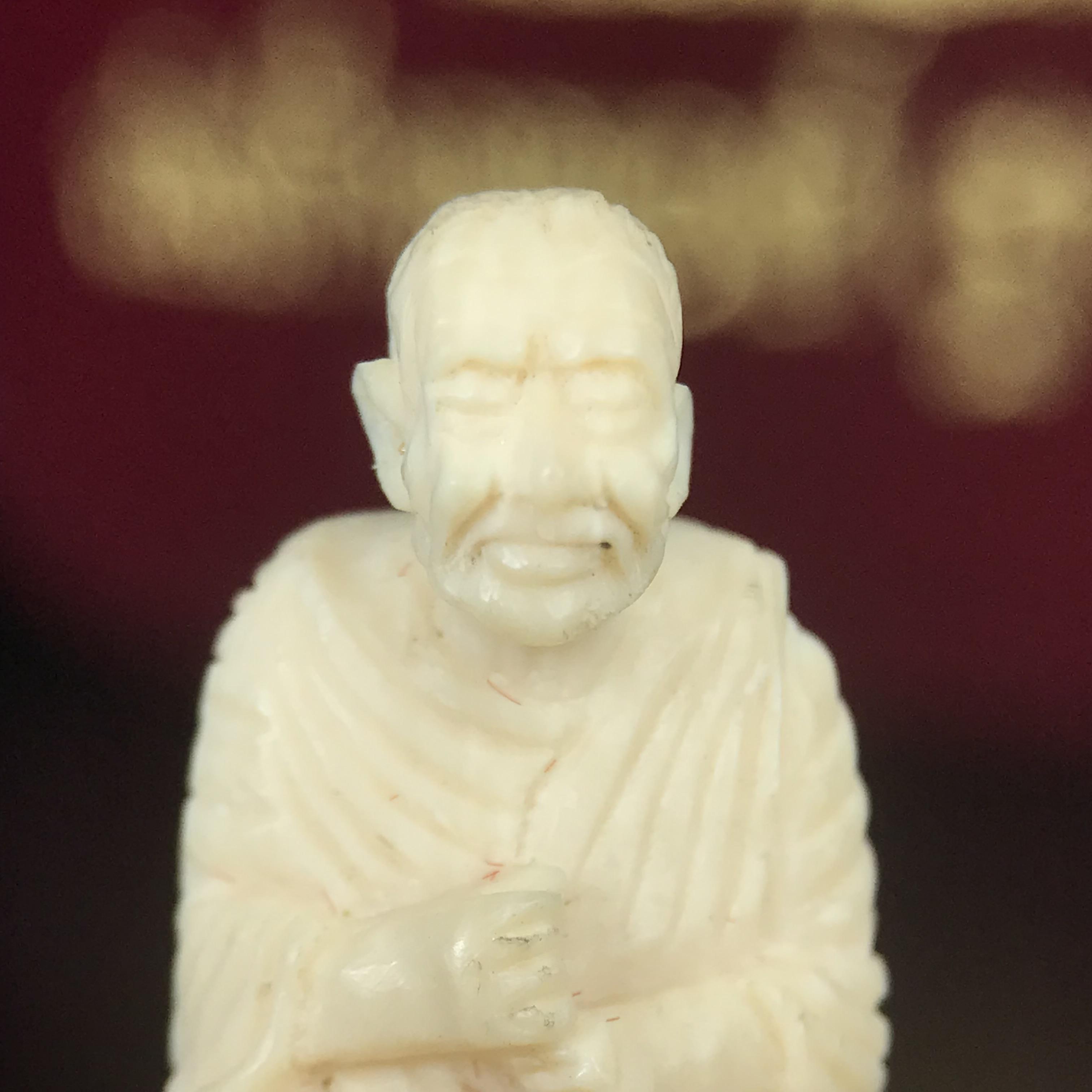 สมเด็จพระพุฒาจารย์ (โต พรหมรังสี) รุ่นคชสารหมื่นปี พ.ศ.2542 พิมพ์ลอยองค์(ฐานหุ้มทองคำ) ตอกโค๊ตและหมายเลข ๑๒๑๔ สภาพสวยสมบูรณ์กล่องบรรจุเดิมครบ (เลขสวยผลรวมได้แปด มีกินมีใช้ไม่มีหมด)(1ใน 9999 องค์)หายากพบเจอน้อยมาก