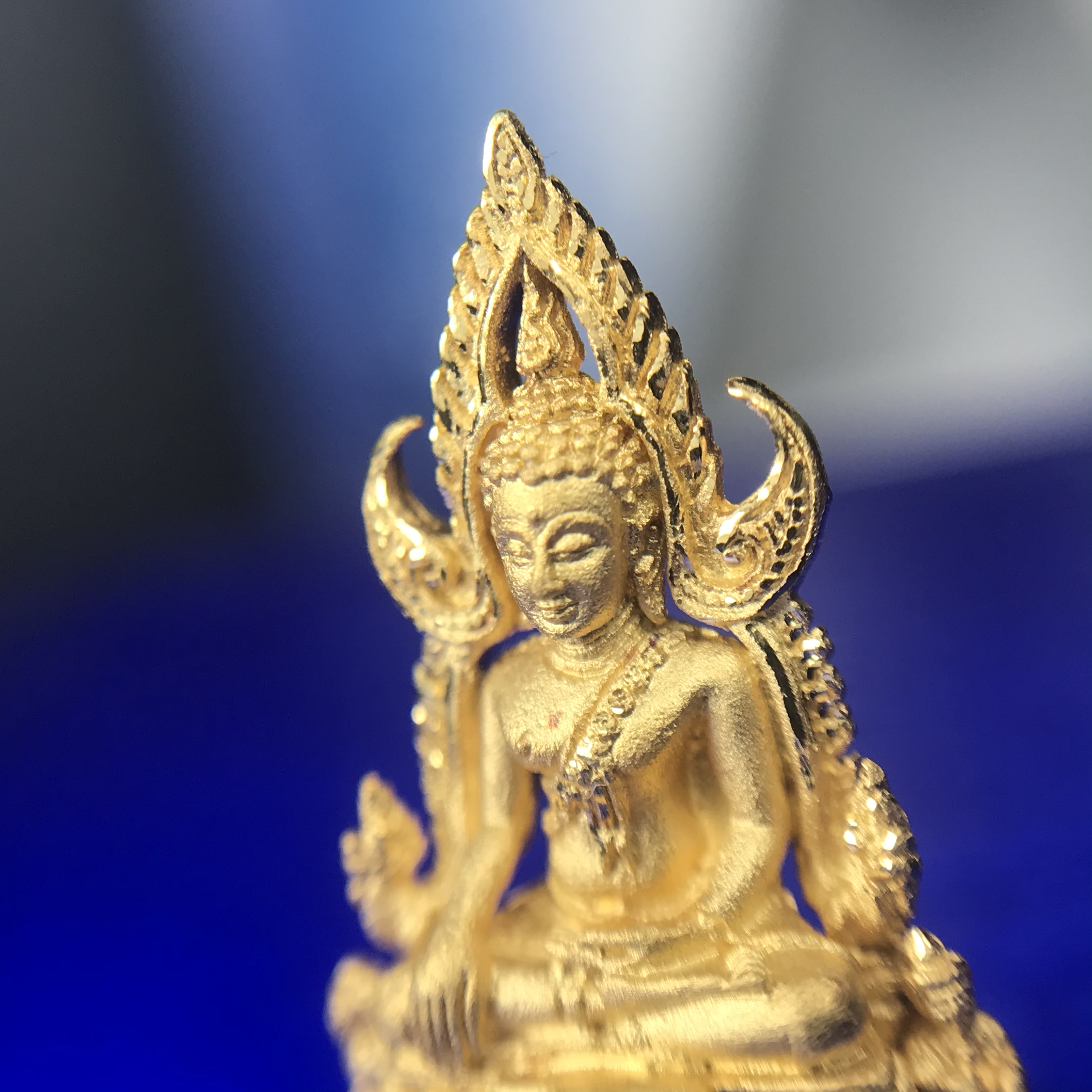 พระพุทธชินราช ภปร. โครงการ เพราะแผ่นดินนี้คือแผ่นดินเกิด ปี2551 เนื้อทองคำ 96.5%(น้ำหนัก 2.6 กรัม) ขนาดหน้าตัก1/4นิ้ว (สวยงามทรงคุณค่าหายาก)1 ใน 5000องค์