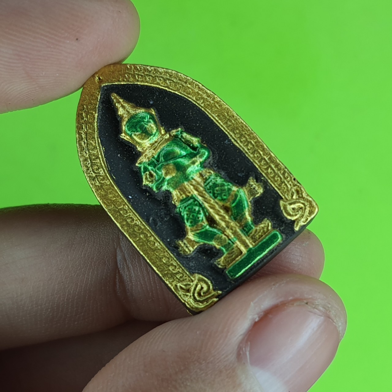พระเครื่อง ท้าวเวสสุวรรณ เลี่ยมกรอบสีดำ แต่ง สีเขียว รุ่น แก้ปีชง รวยไม่จบ จนไม่เป็น ภัยไม่มี ท้าวเวสสุวรรณ พระแท้ ท้าวเวสสุวัณ