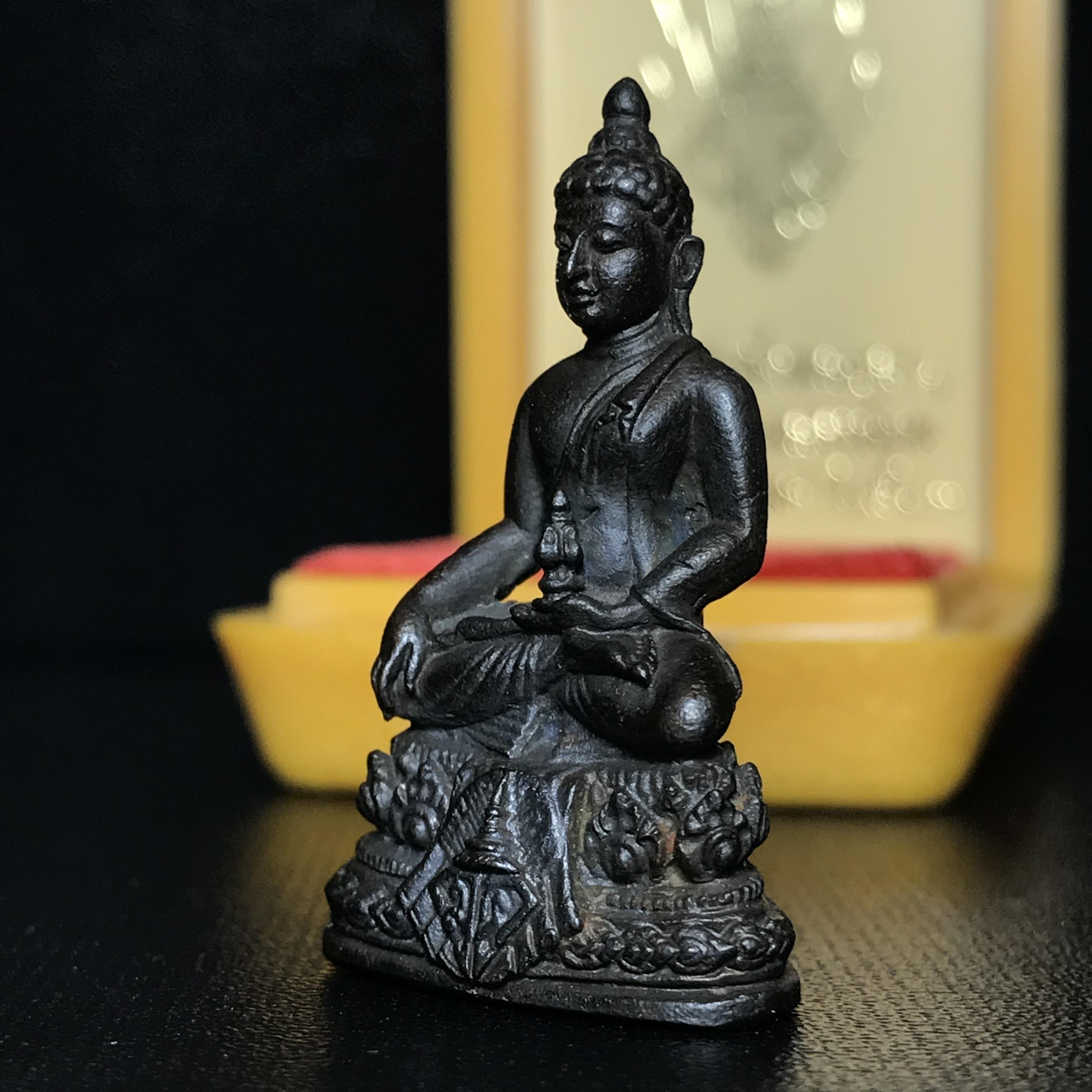 พระกริ่ง มวก(รุ่นแรก)พระราชทาน ปี2523 วัดบวรนิเวศ เนื้อนวโลหะกล่องบรรจุเดิม(หลวงปู่โต๊ะปลุกเสก)